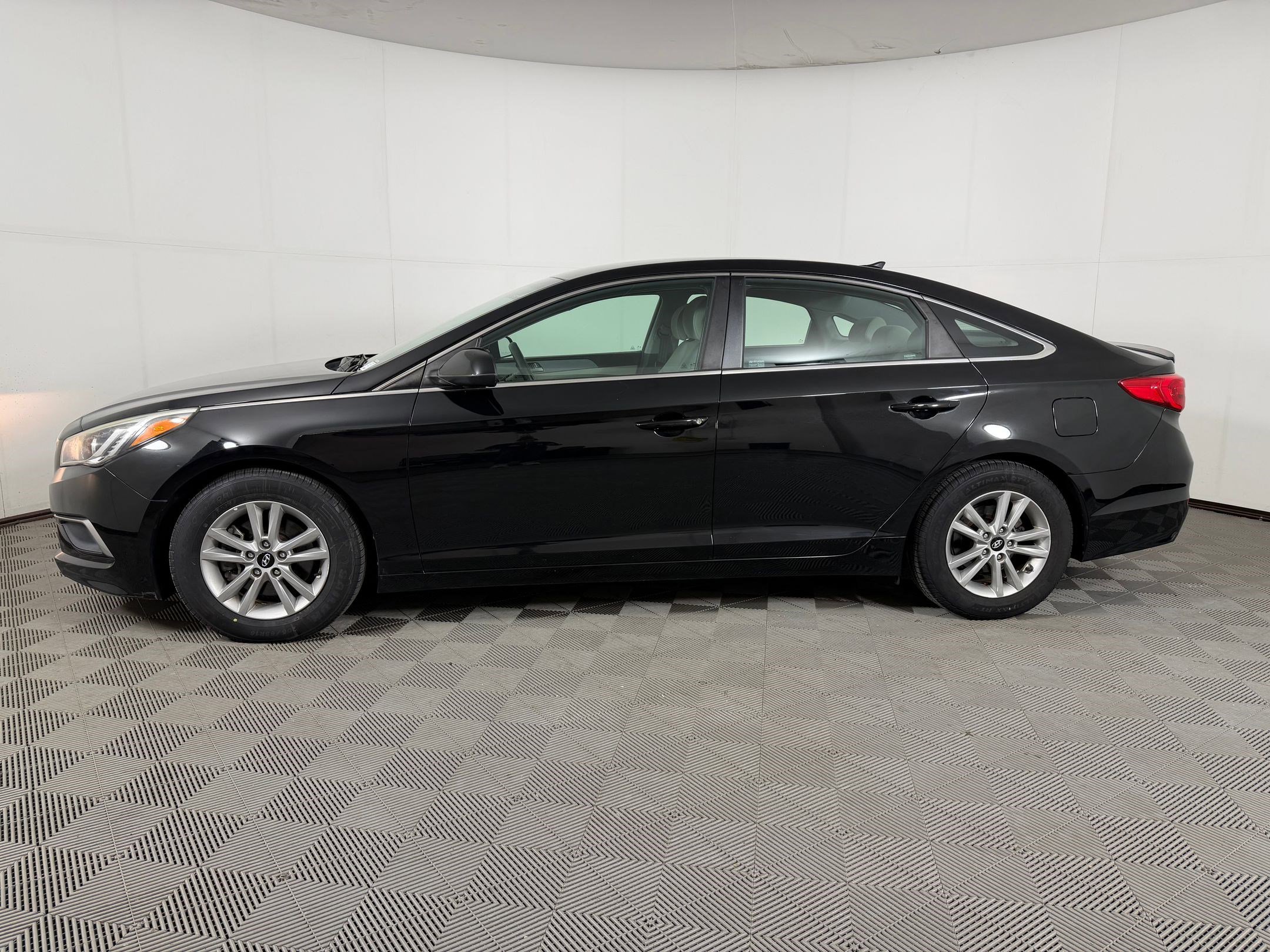 Used 2016 Hyundai Sonata SE with VIN 5NPE24AF5GH333141 for sale in Rockville, MD