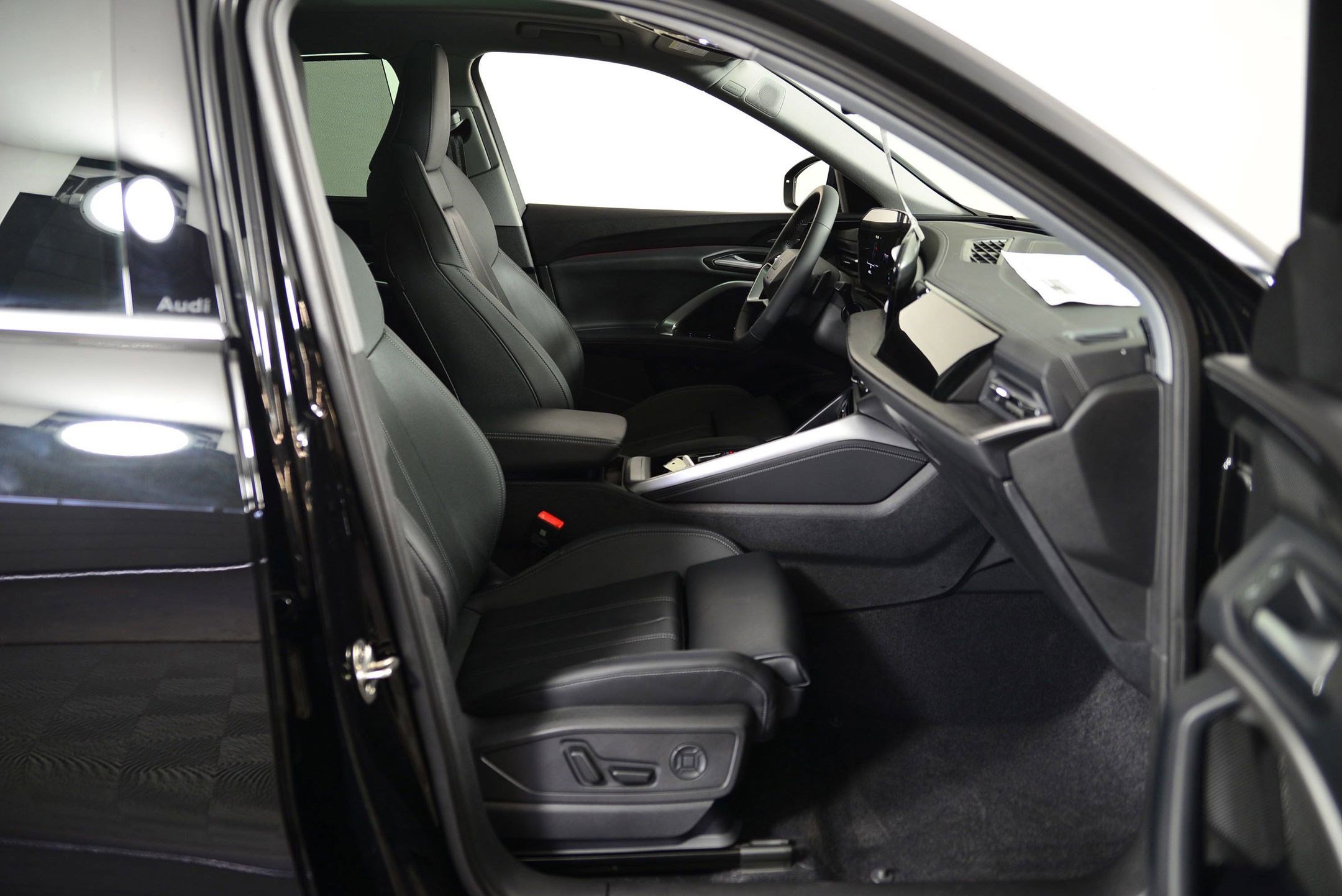 2025 Audi Q5 Premium Plus - Photo 18