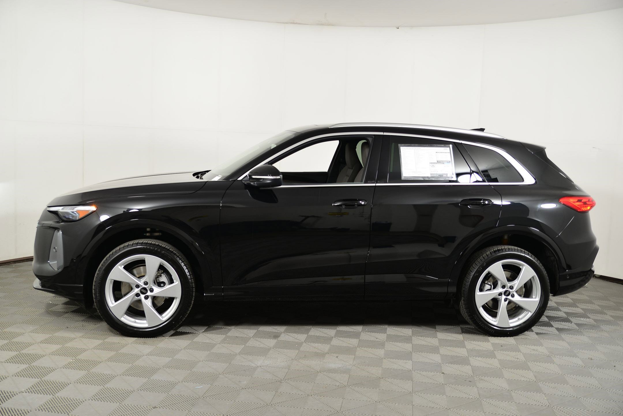 2025 Audi Q5 Premium Plus photo 2