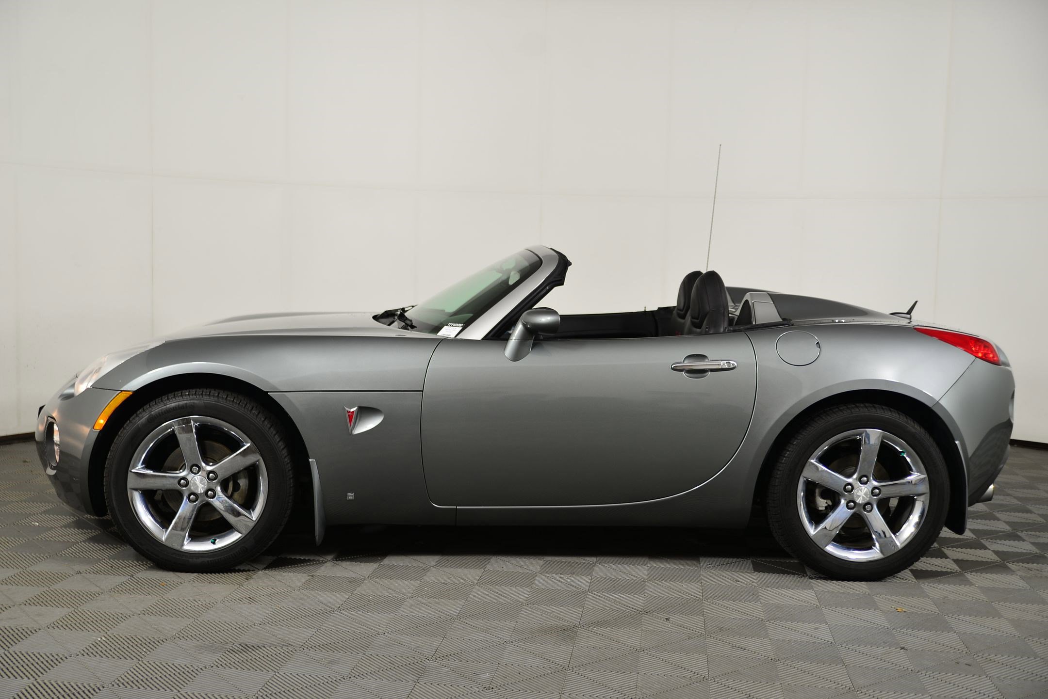 2007 Pontiac Solstice photo 2