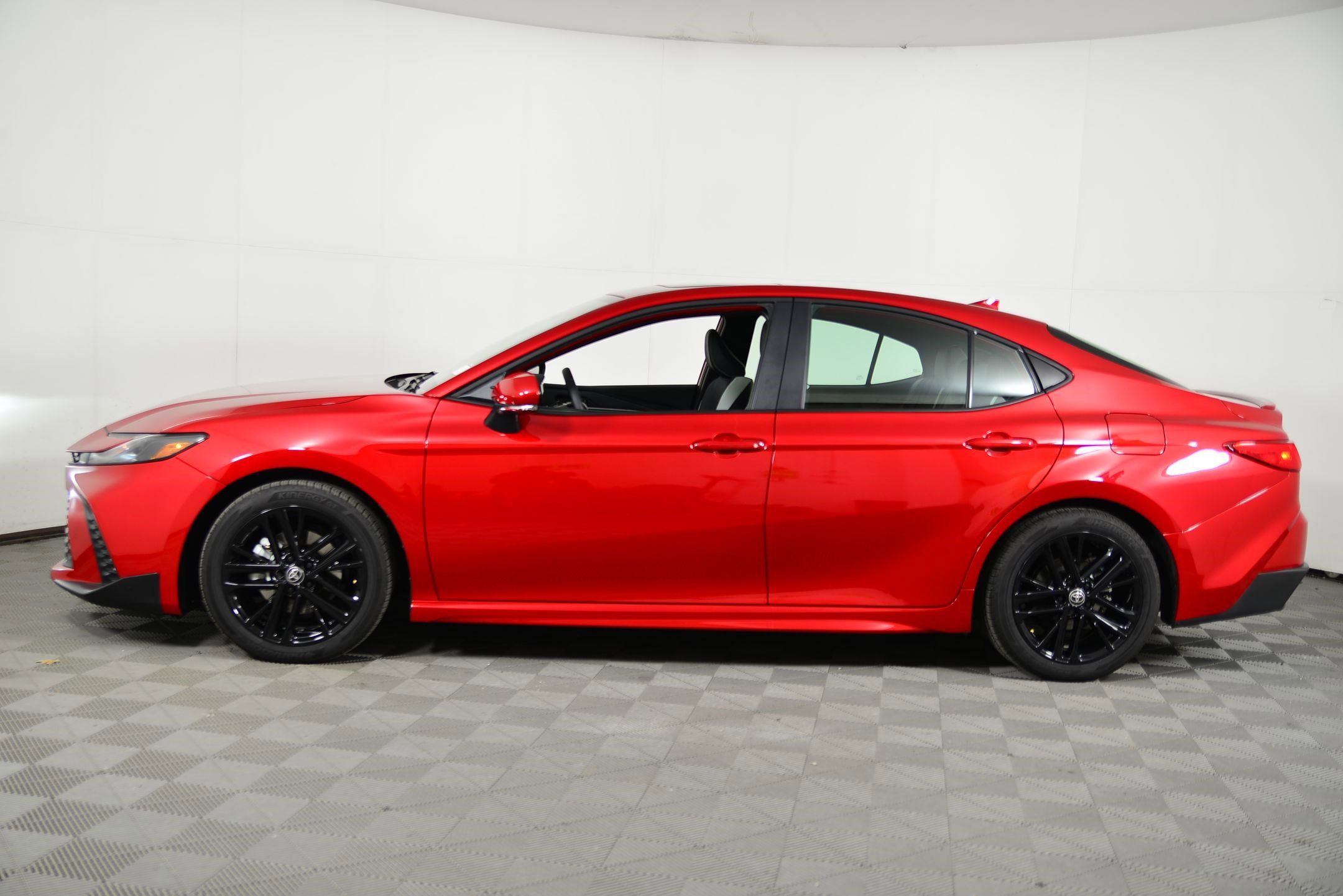 2025 Toyota Camry SE photo 2