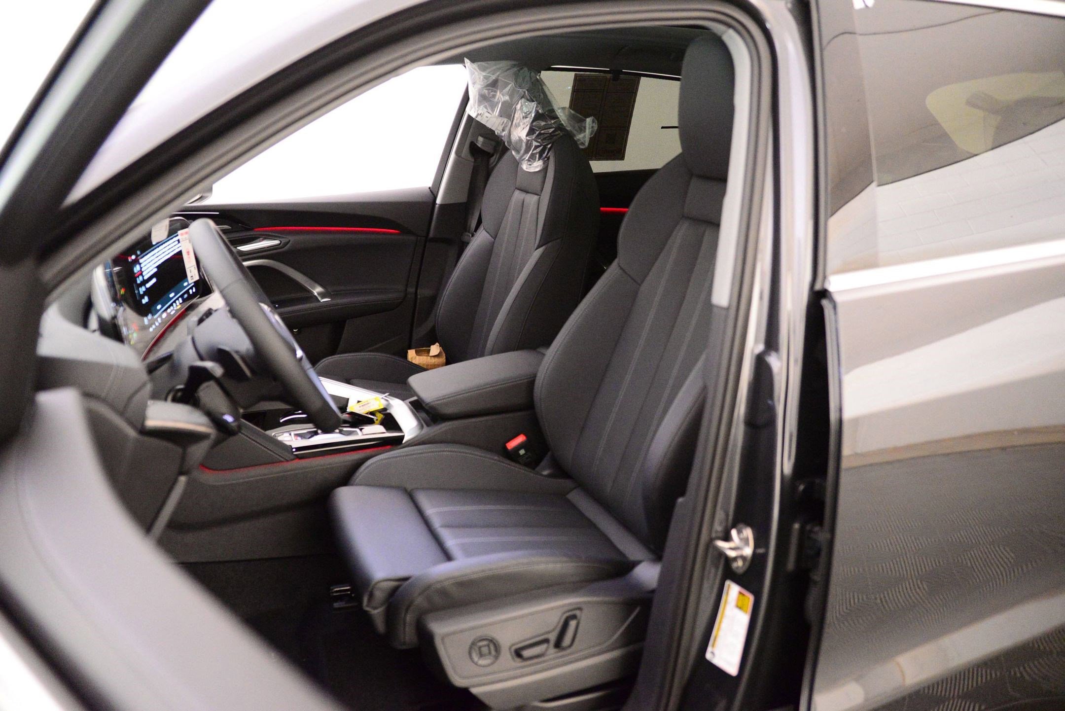 2025 Audi Q5 2.0T Premium Plus photo 4