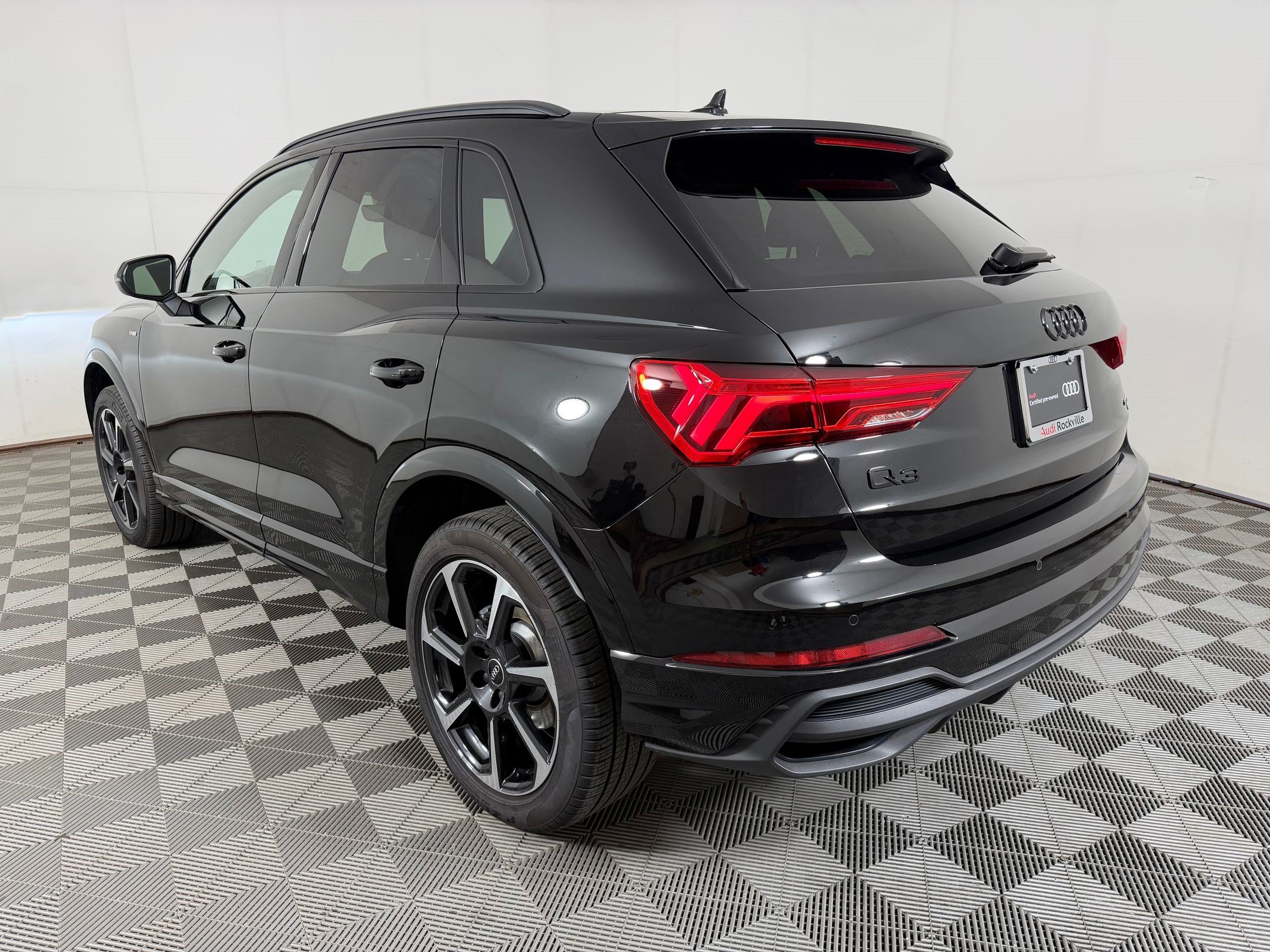 Q3 S Line Premium Plus SUV