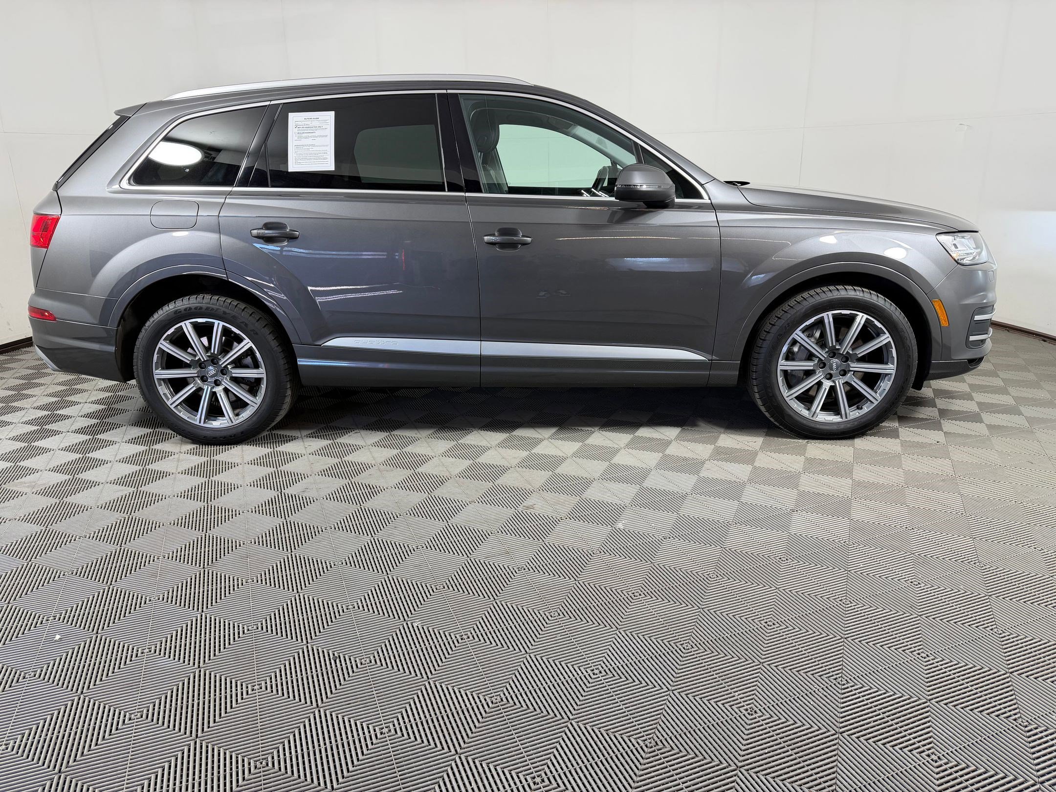 Q7 Premium Plus SUV