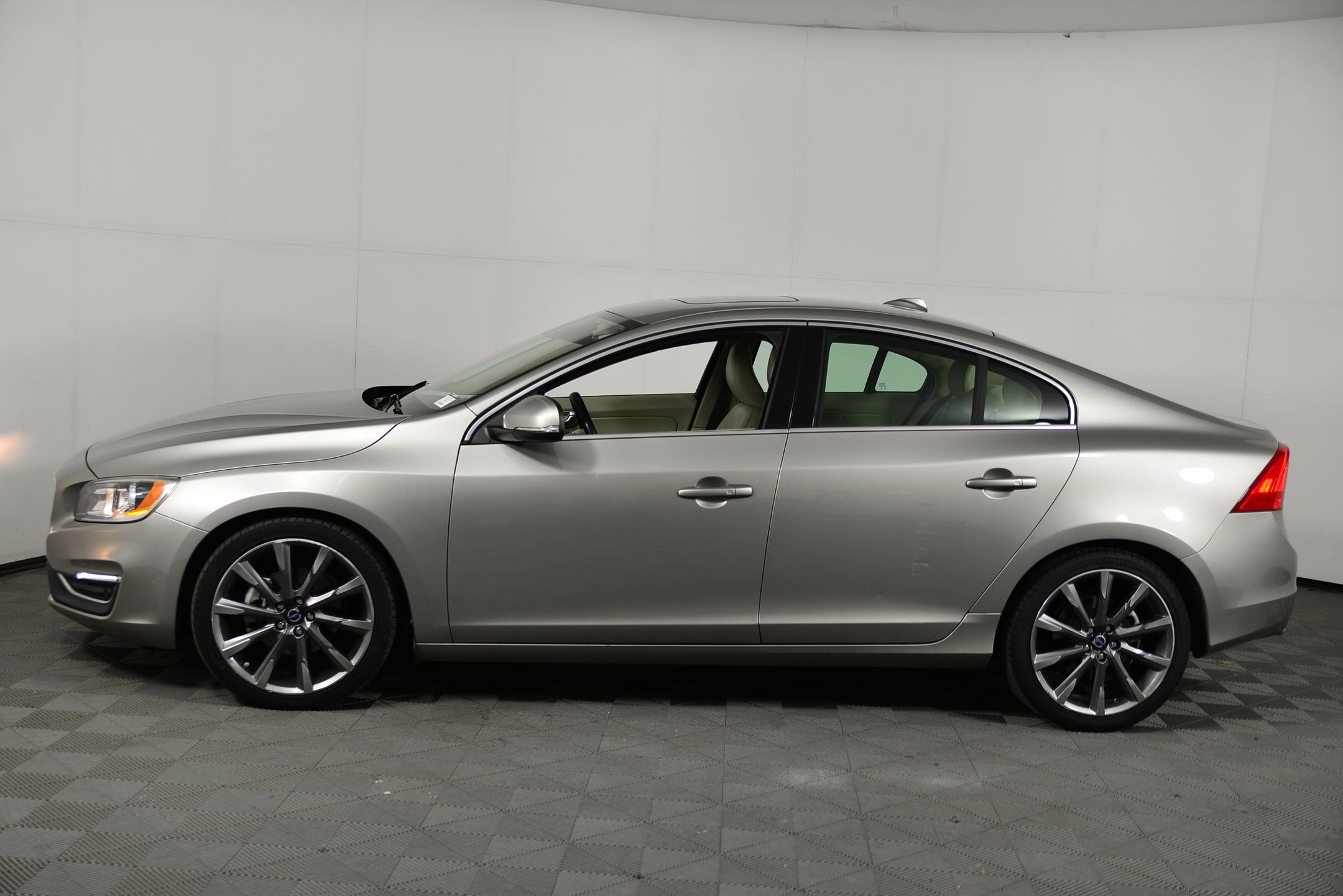 2015 Volvo S60 T5 Premier Drive-E photo 2