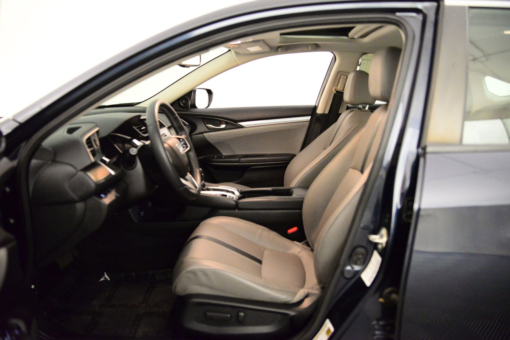 2017 Honda Civic EX-L photo 4
