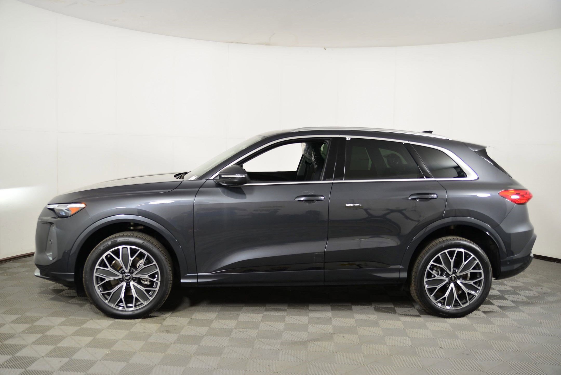 2025 Audi Q5 2.0T Premium Plus photo 2