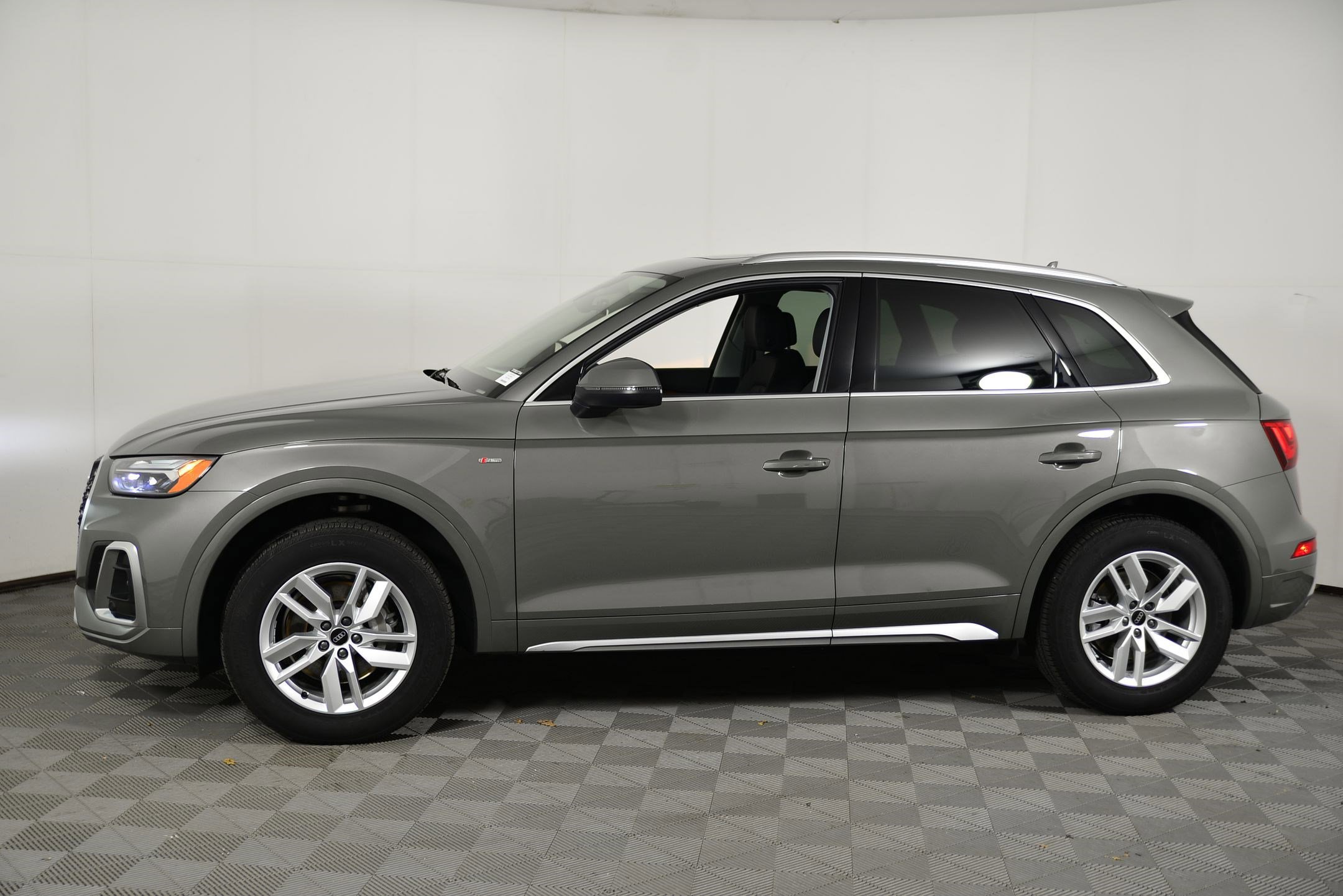 2023 Audi Q5 S line Premium photo 2