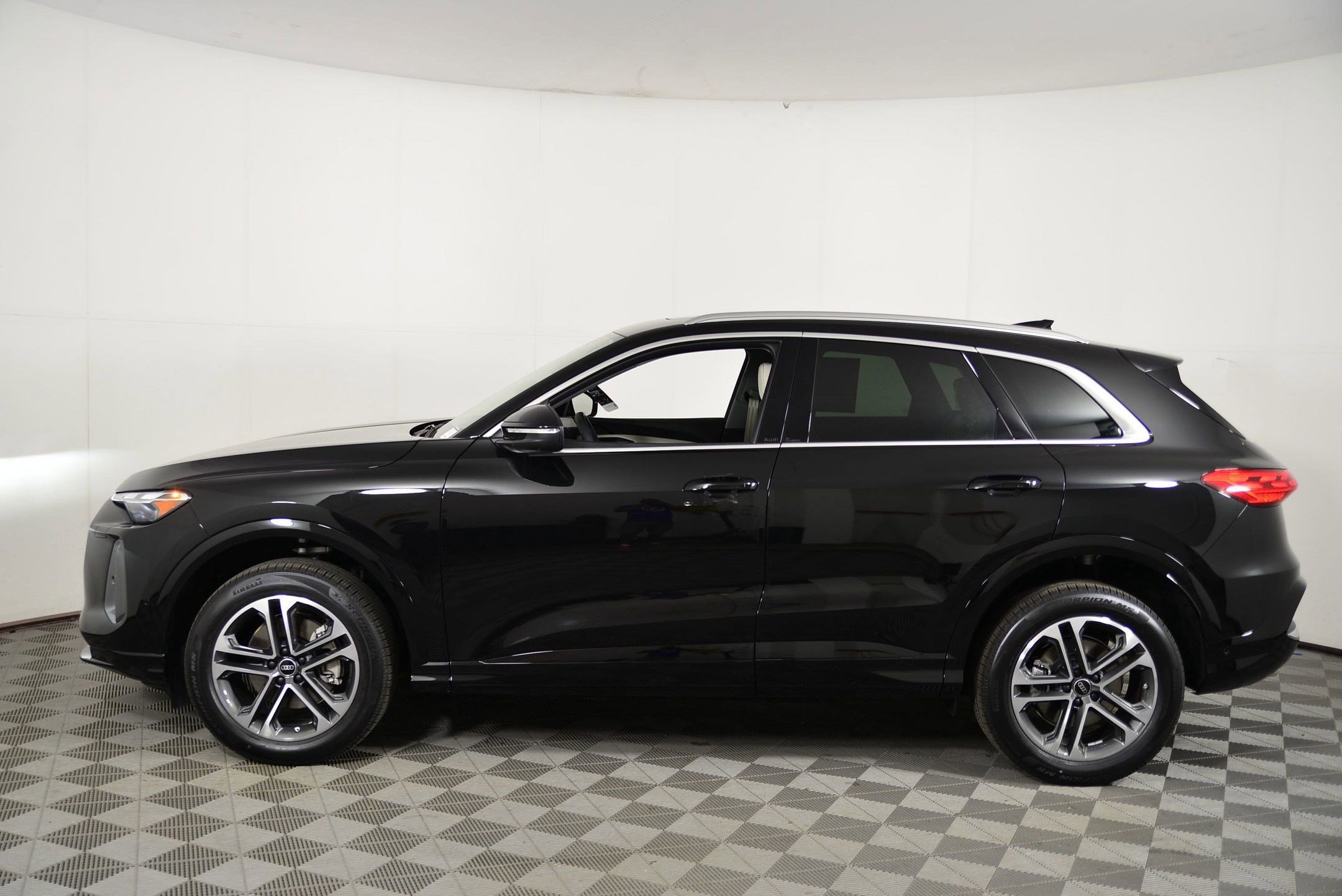 2025 Audi Q5 2.0T Premium photo 2