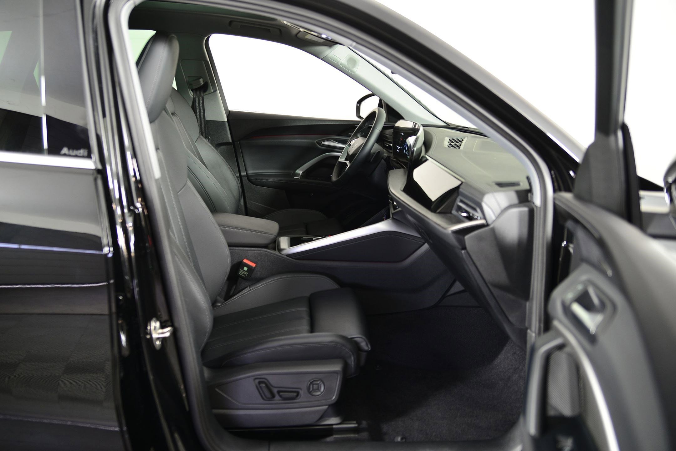 2025 Audi Q5 Premium Plus - Photo 18