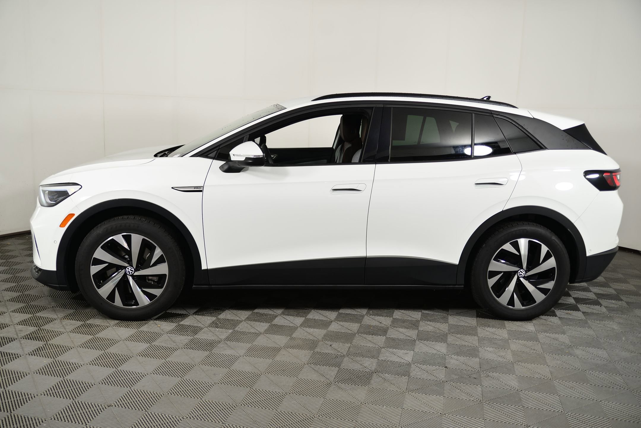 Used 2024 Volkswagen ID.4 PRO with VIN 1V2CRPE80RC002111 for sale in Rockville, MD