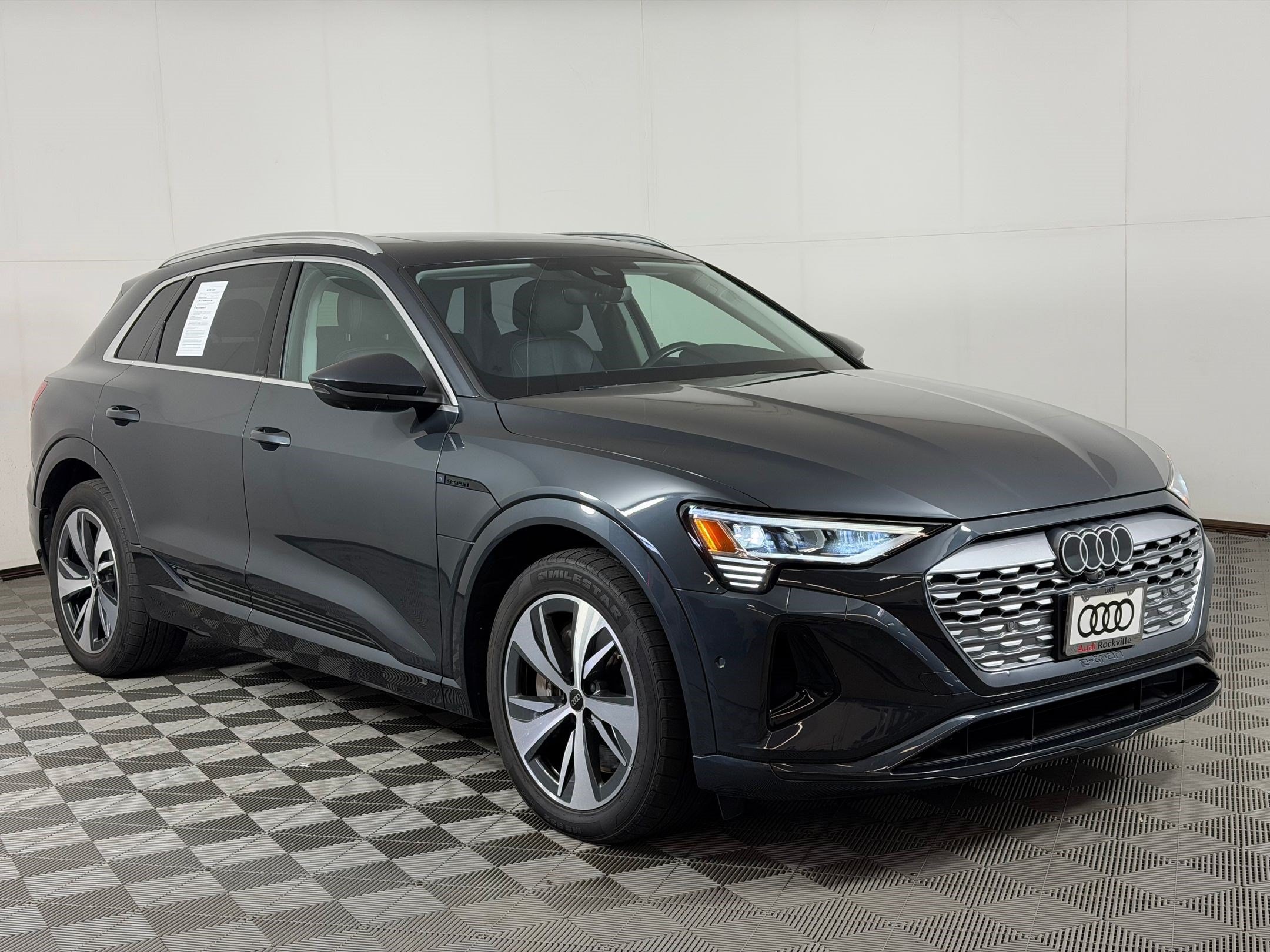Q8 E-tron Premium Plus SUV