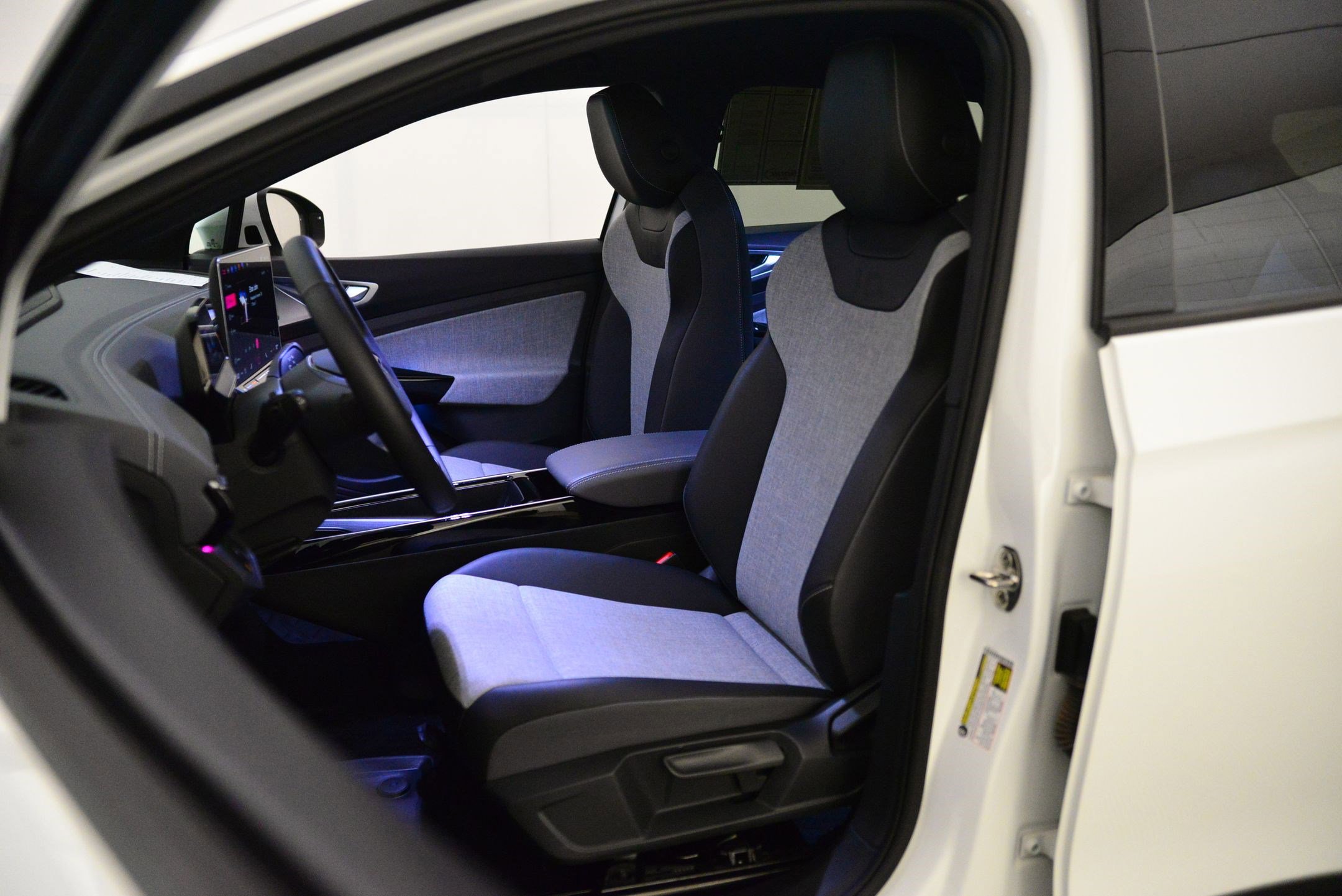 2024 Volkswagen ID.4 Pro photo 4