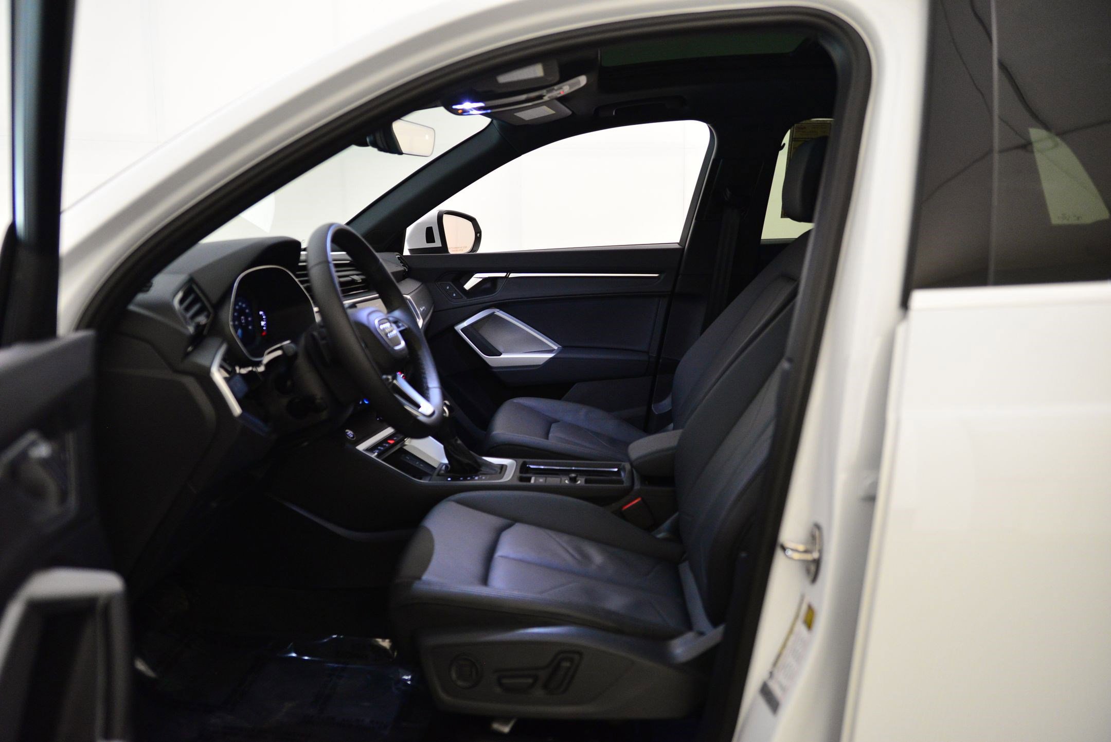 2024 Audi Q3 S line Premium photo 3