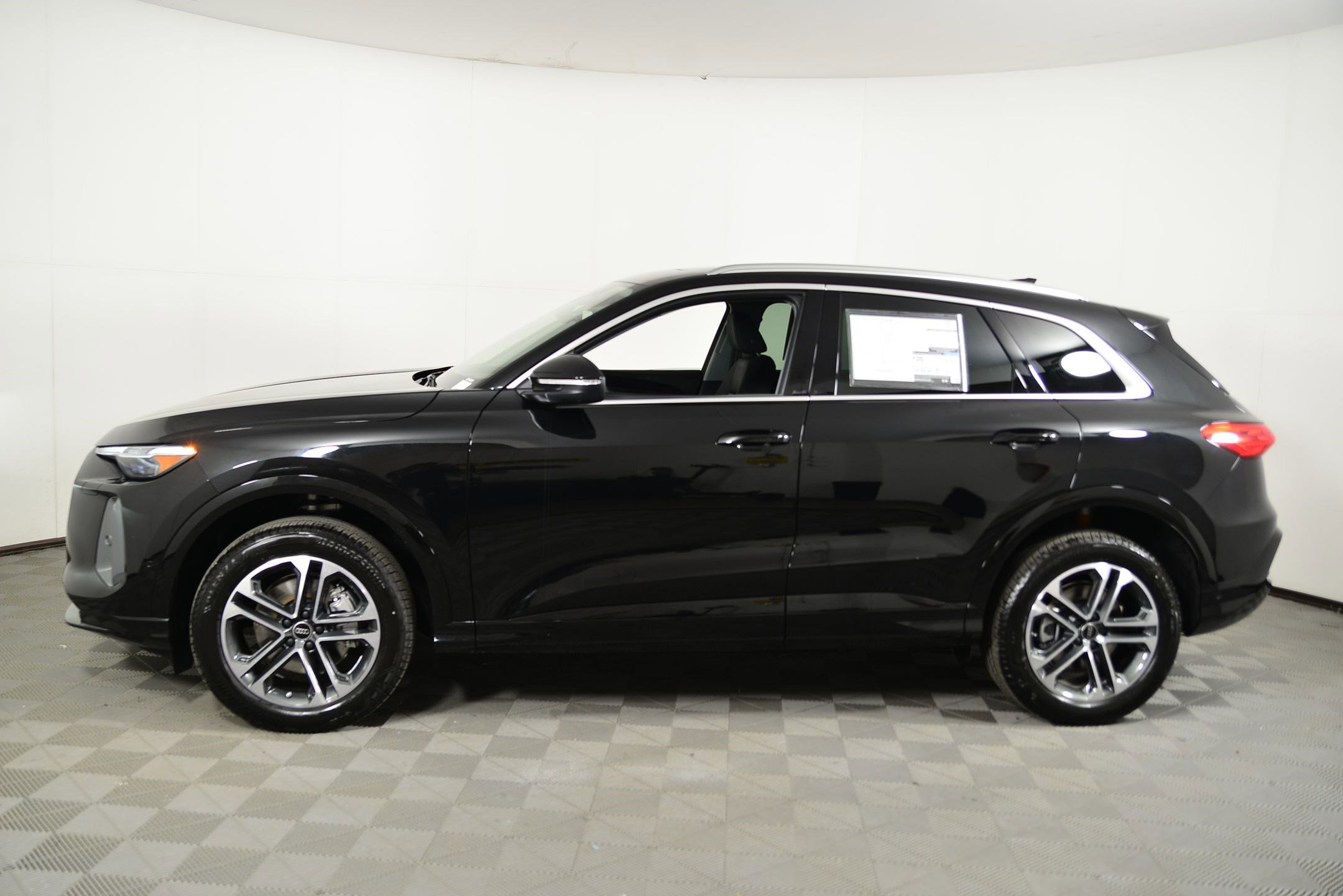 2025 Audi Q5 2.0T Premium Plus photo 2