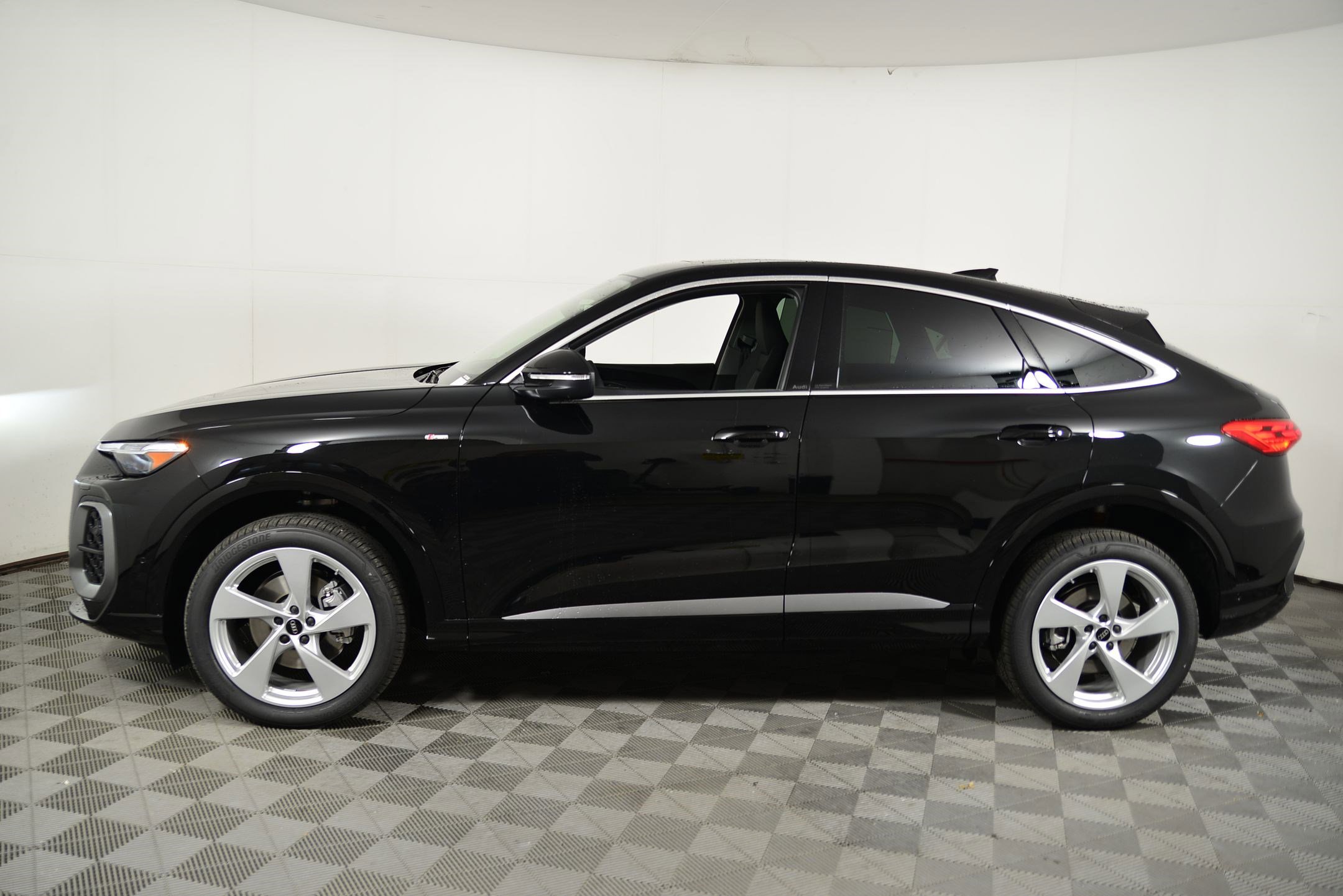 2025 Audi Q5 Sportback Premium Plus photo 2