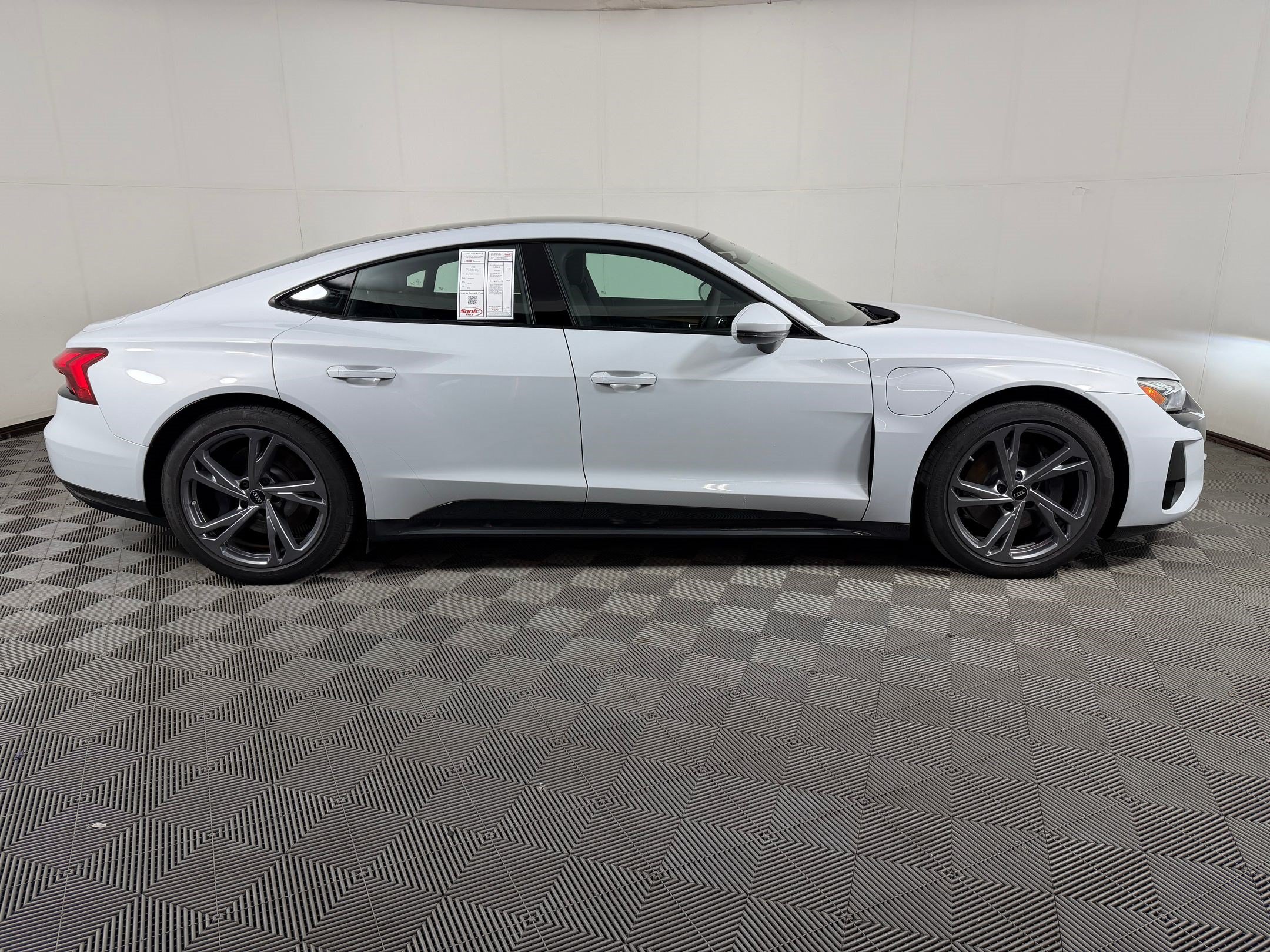 E-tron GT Premium Plus Sedan