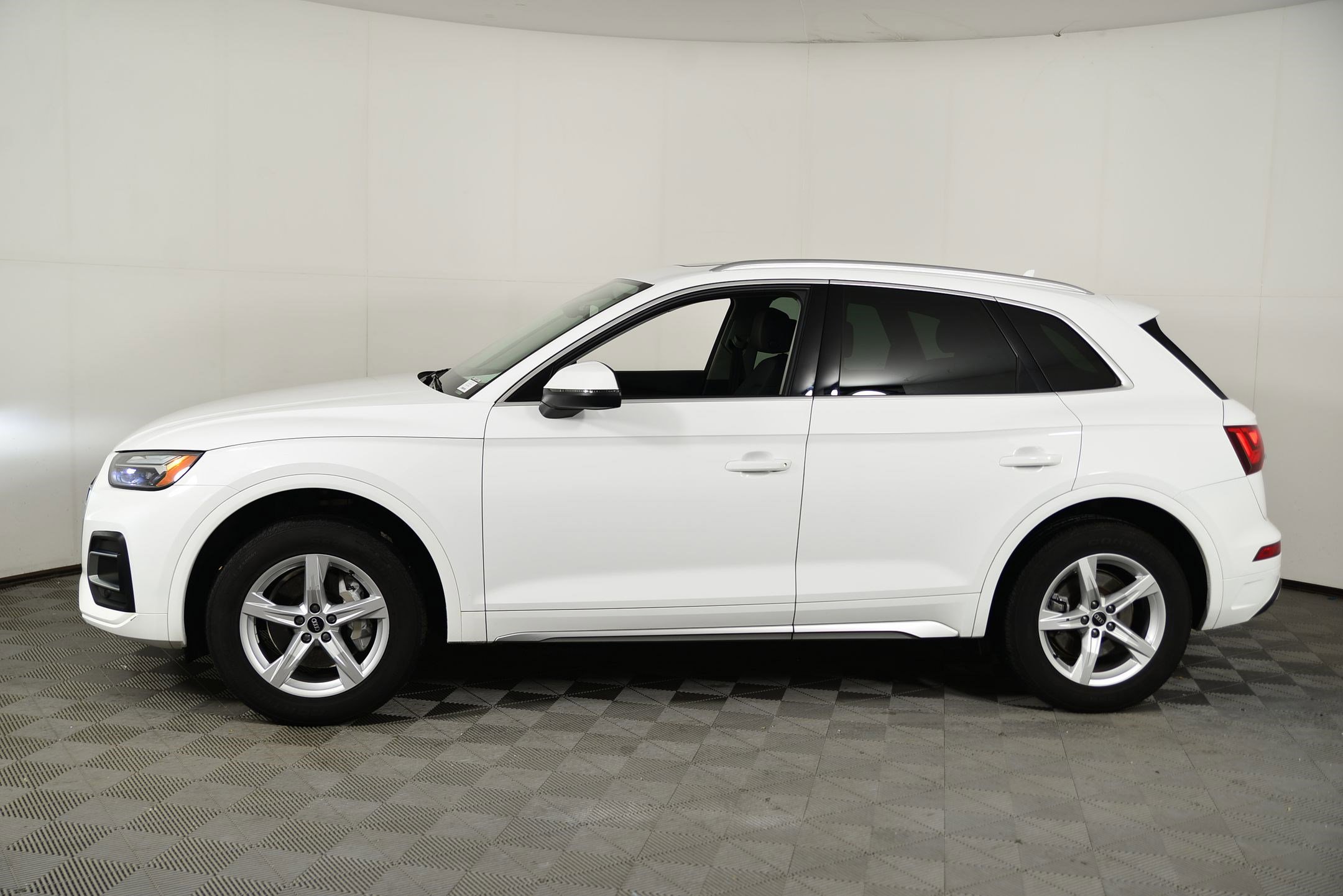 2021 Audi Q5 Premium photo 2