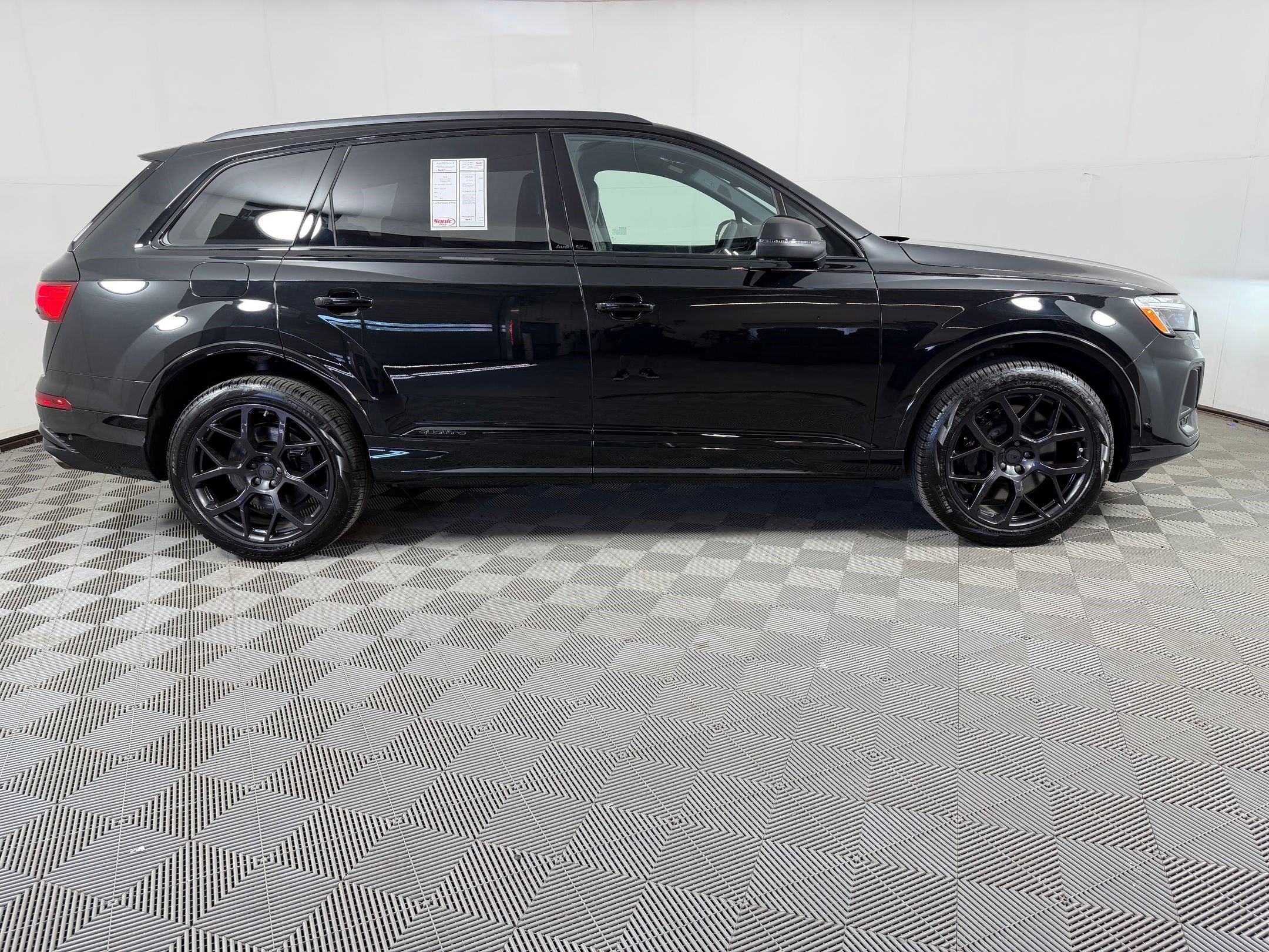 SQ7 Premium Plus SUV