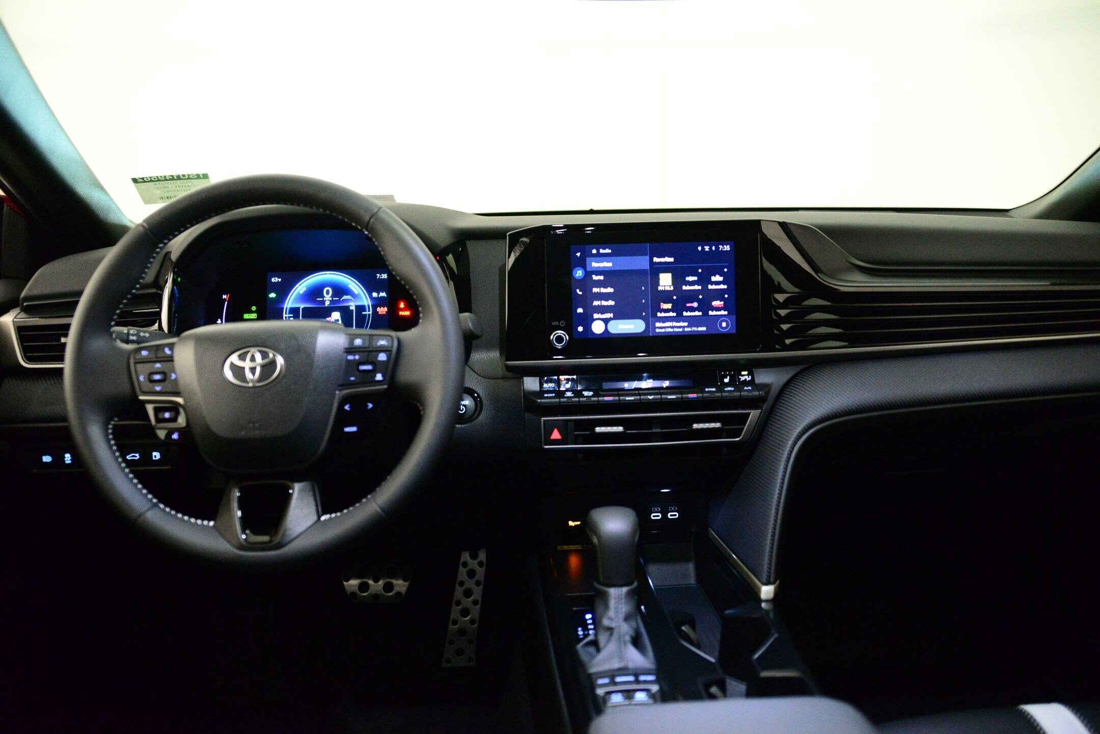 2025 Toyota Camry SE photo 3