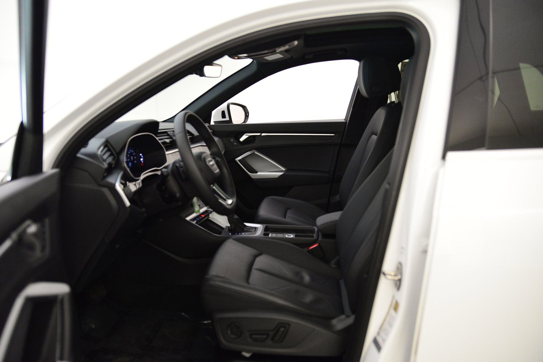 2025 Audi Q3 S line Premium photo 3