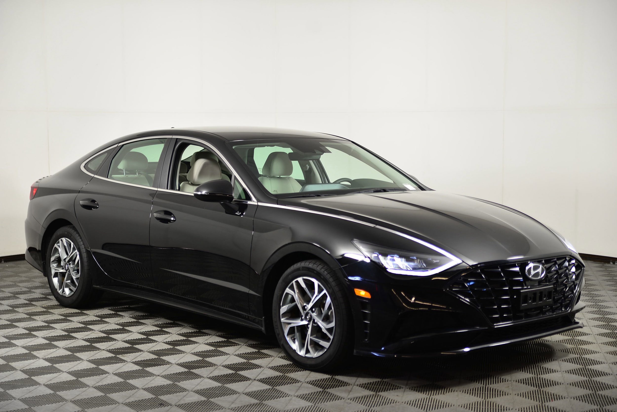 Used 2022 Hyundai Sonata SEL with VIN KMHL64JAXNA213786 for sale in Rockville, MD