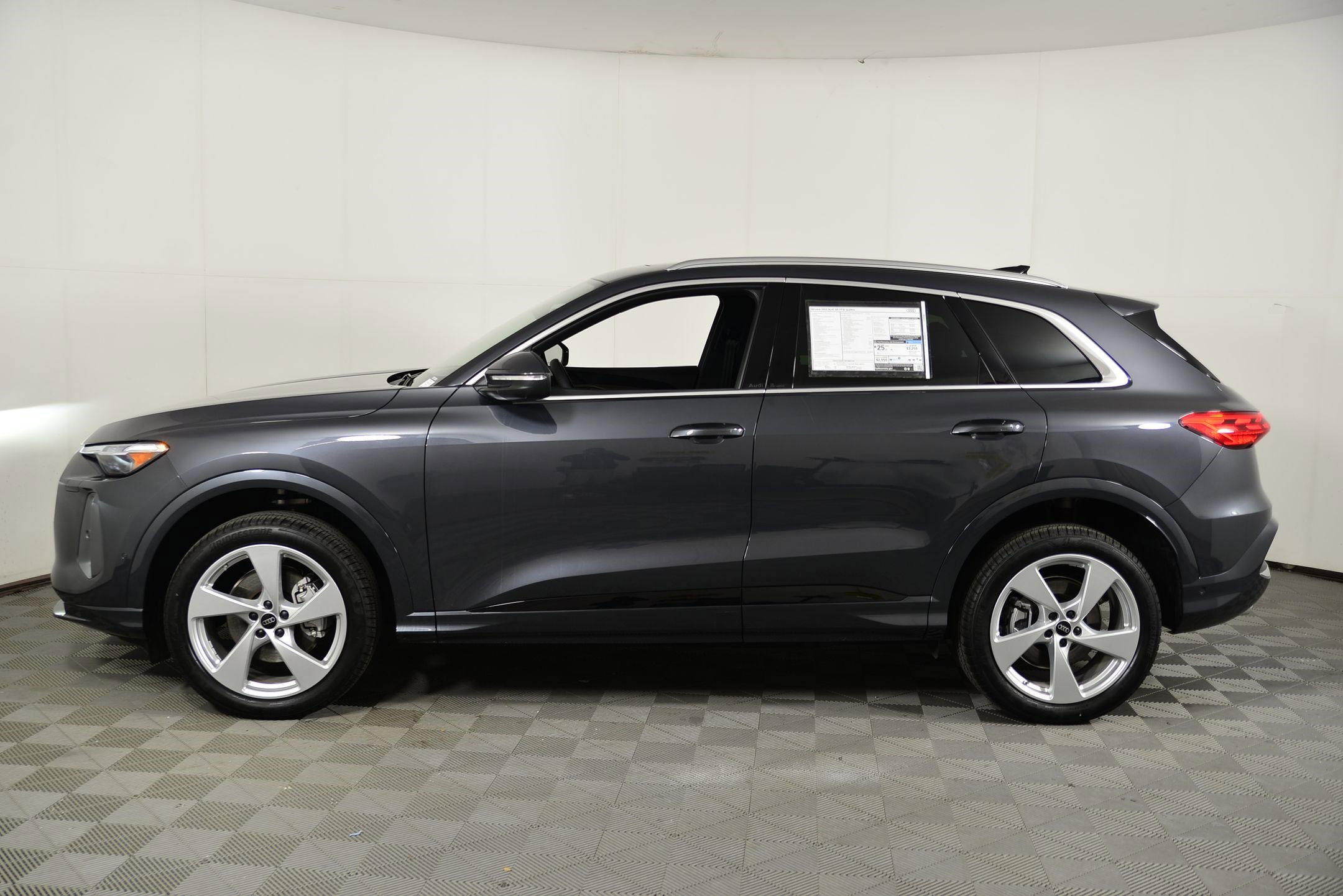 2025 Audi Q5 Premium Plus photo 2
