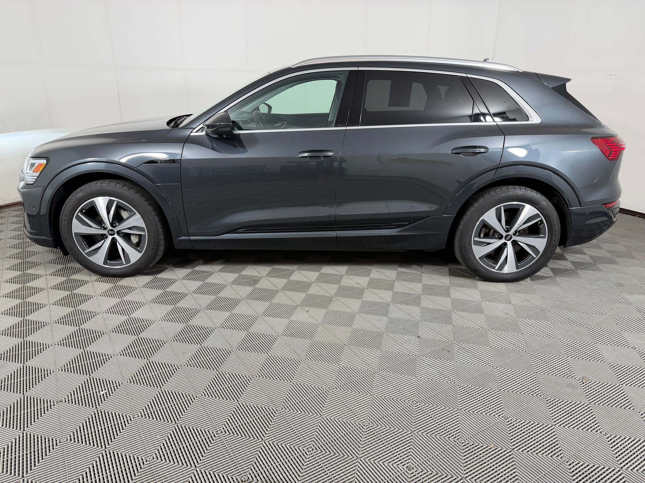Q8 E-tron Premium Plus SUV