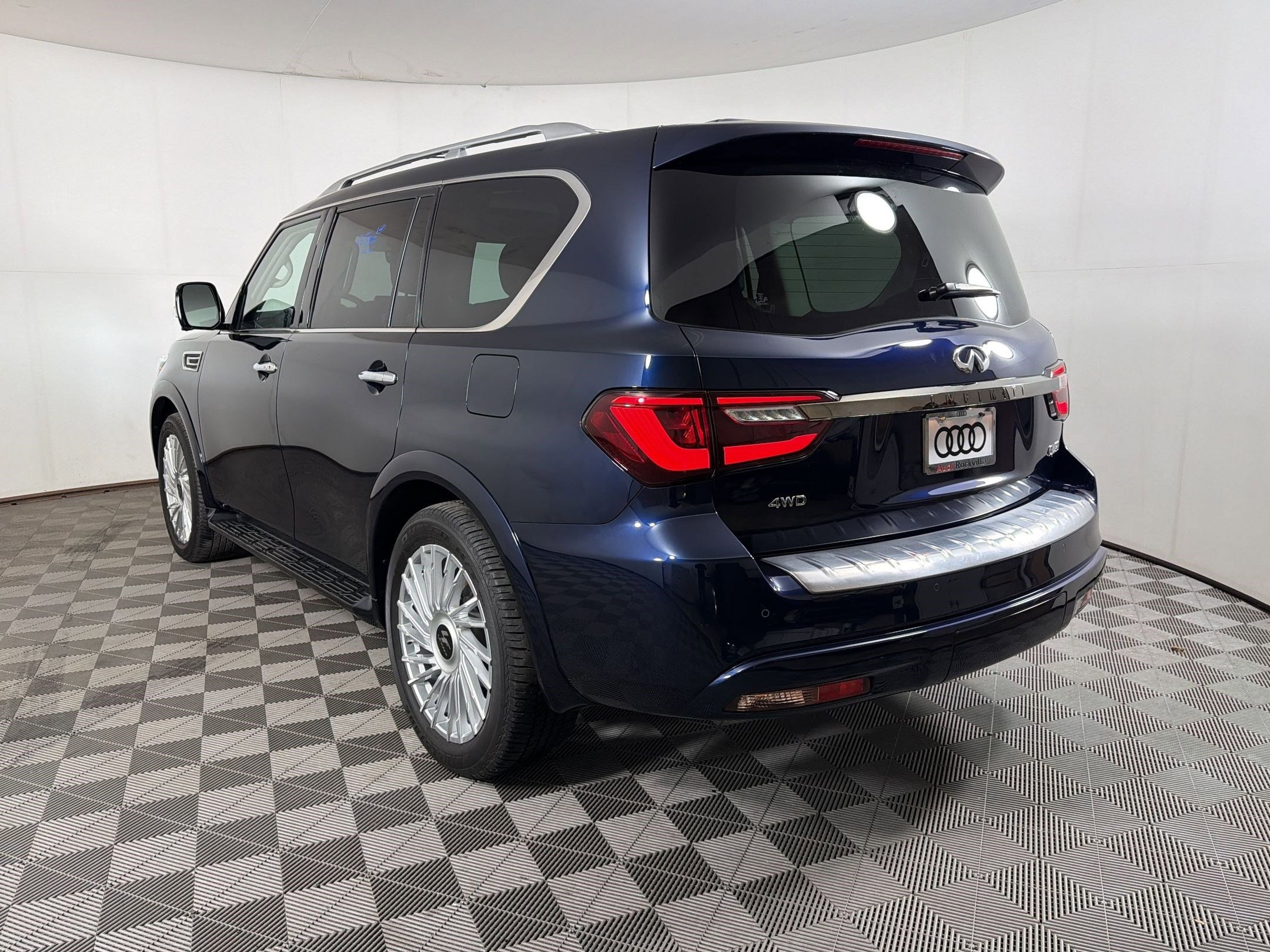 QX80 PREMIUM SELECT SUV