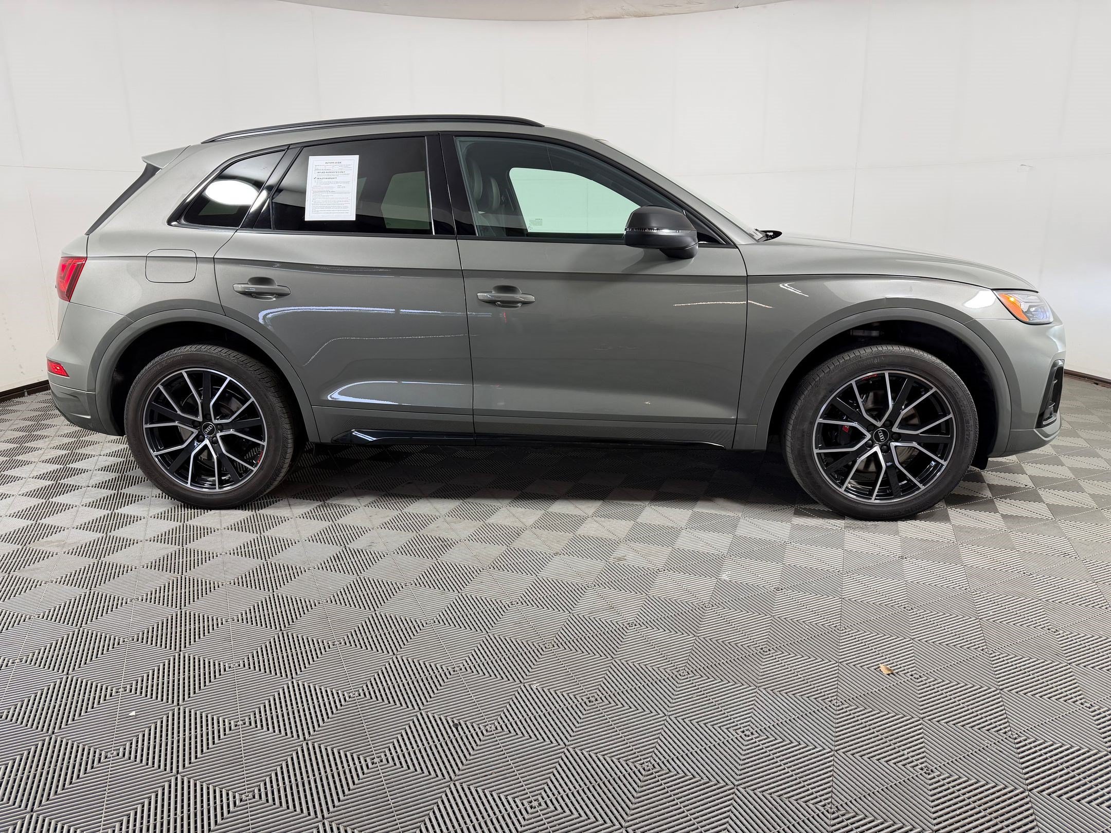SQ5 Premium Plus SUV