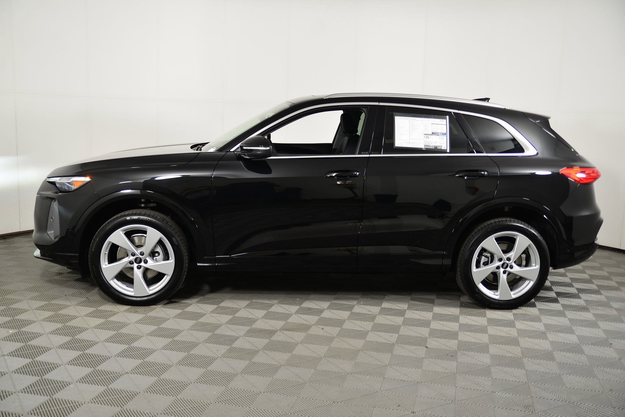 2025 Audi Q5 2.0T Premium Plus photo 2