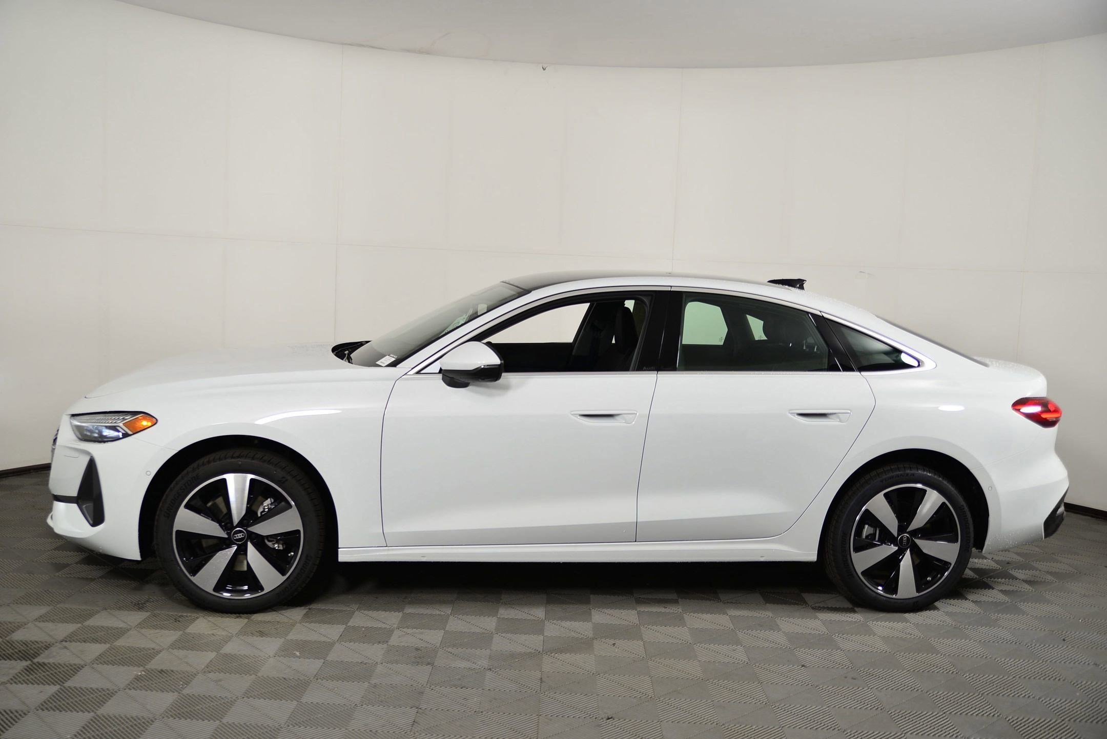 2025 Audi A5 2.0T Prestige photo 2