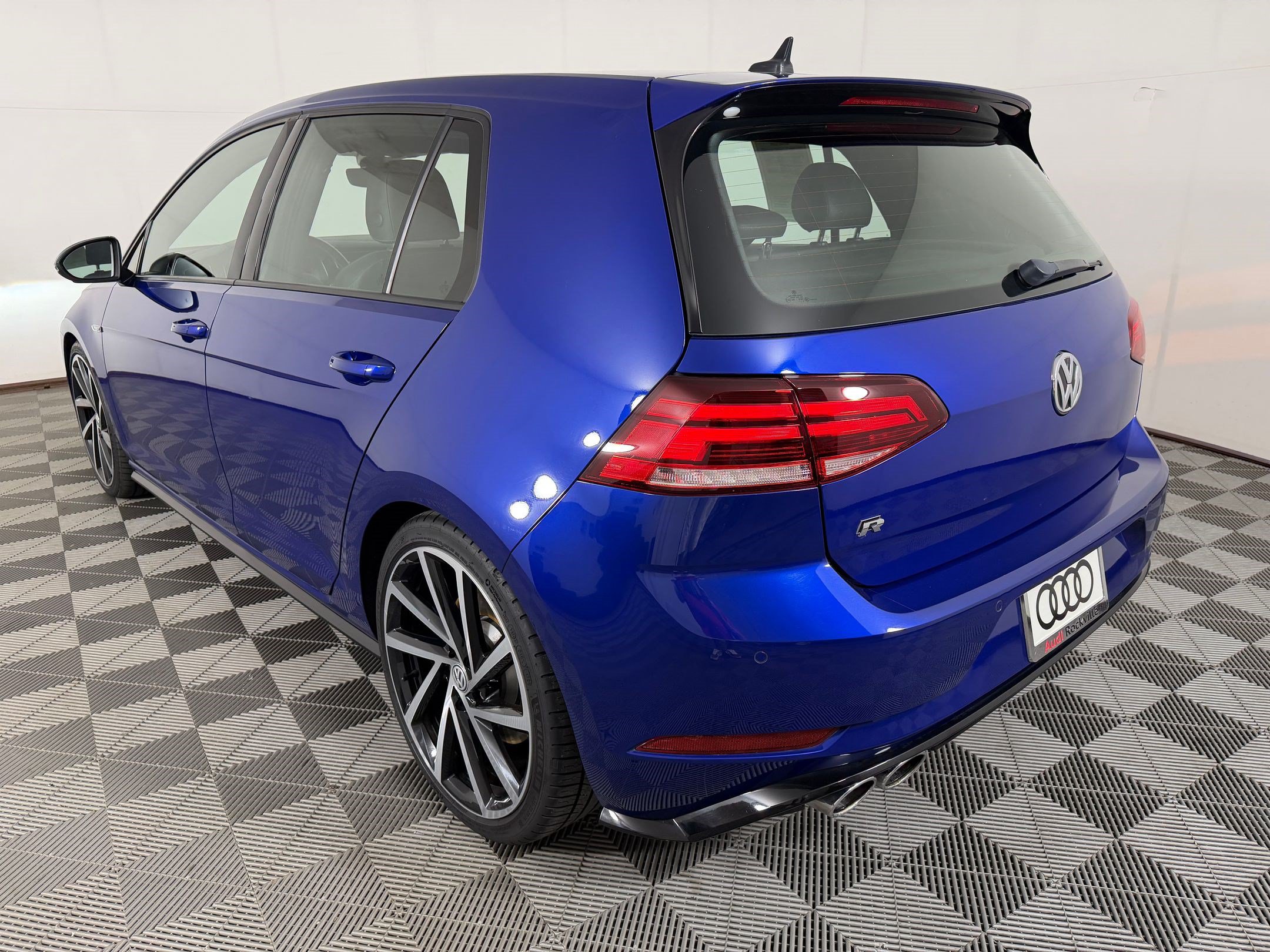 Golf R Golf R 2.0T W/DCC & Navigation (2.0T DSG W/DCC/Nav Hatchback
