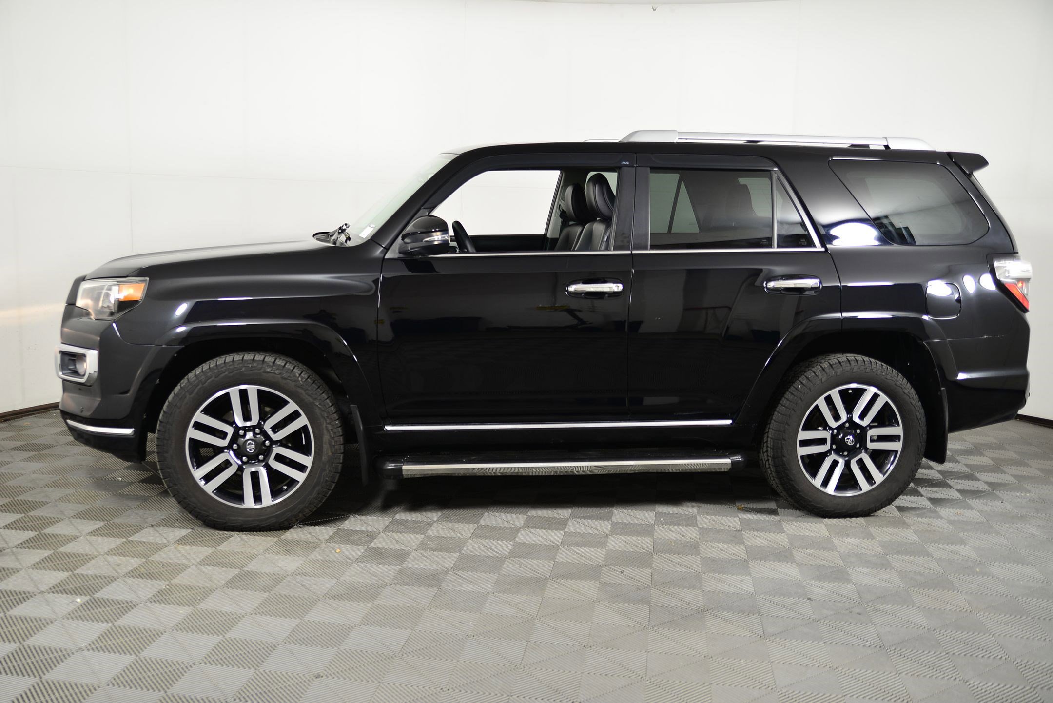 2018 Toyota 4Runner Limited photo 2