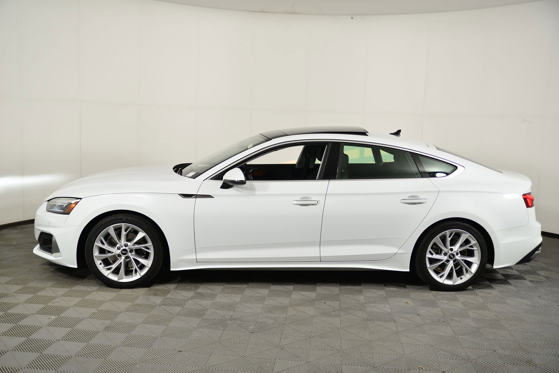 2022 Audi A5 Quattro Premium photo 2