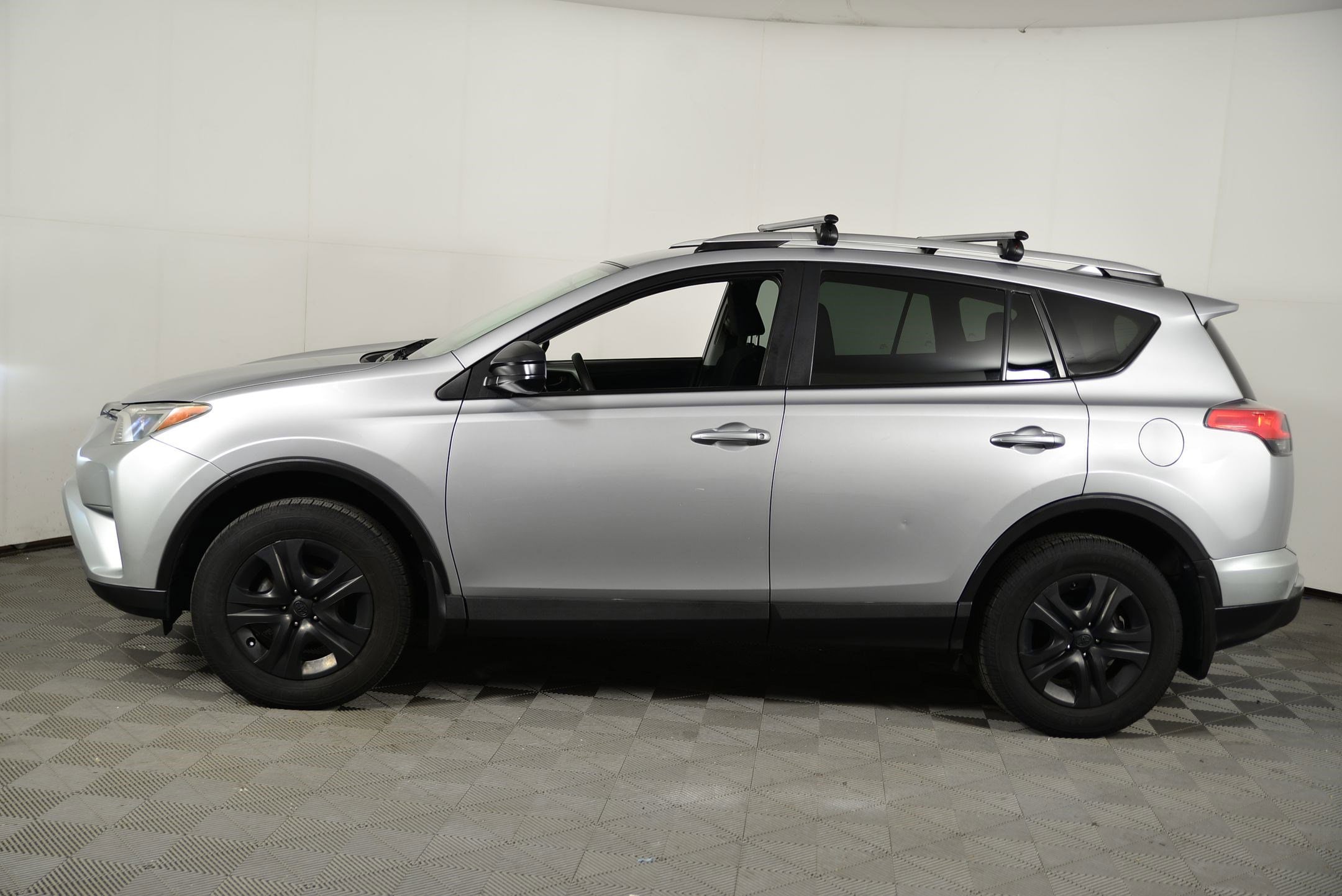 Used 2016 Toyota RAV4 LE with VIN 2T3BFREV4GW456086 for sale in Rockville, MD