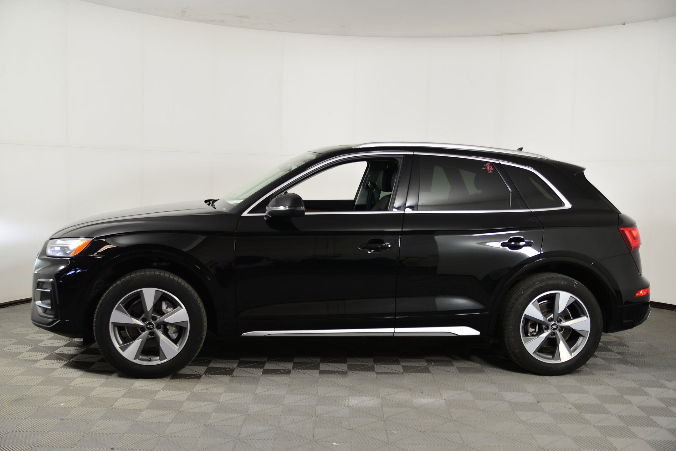 2022 Audi Q5 Premium Plus photo 2