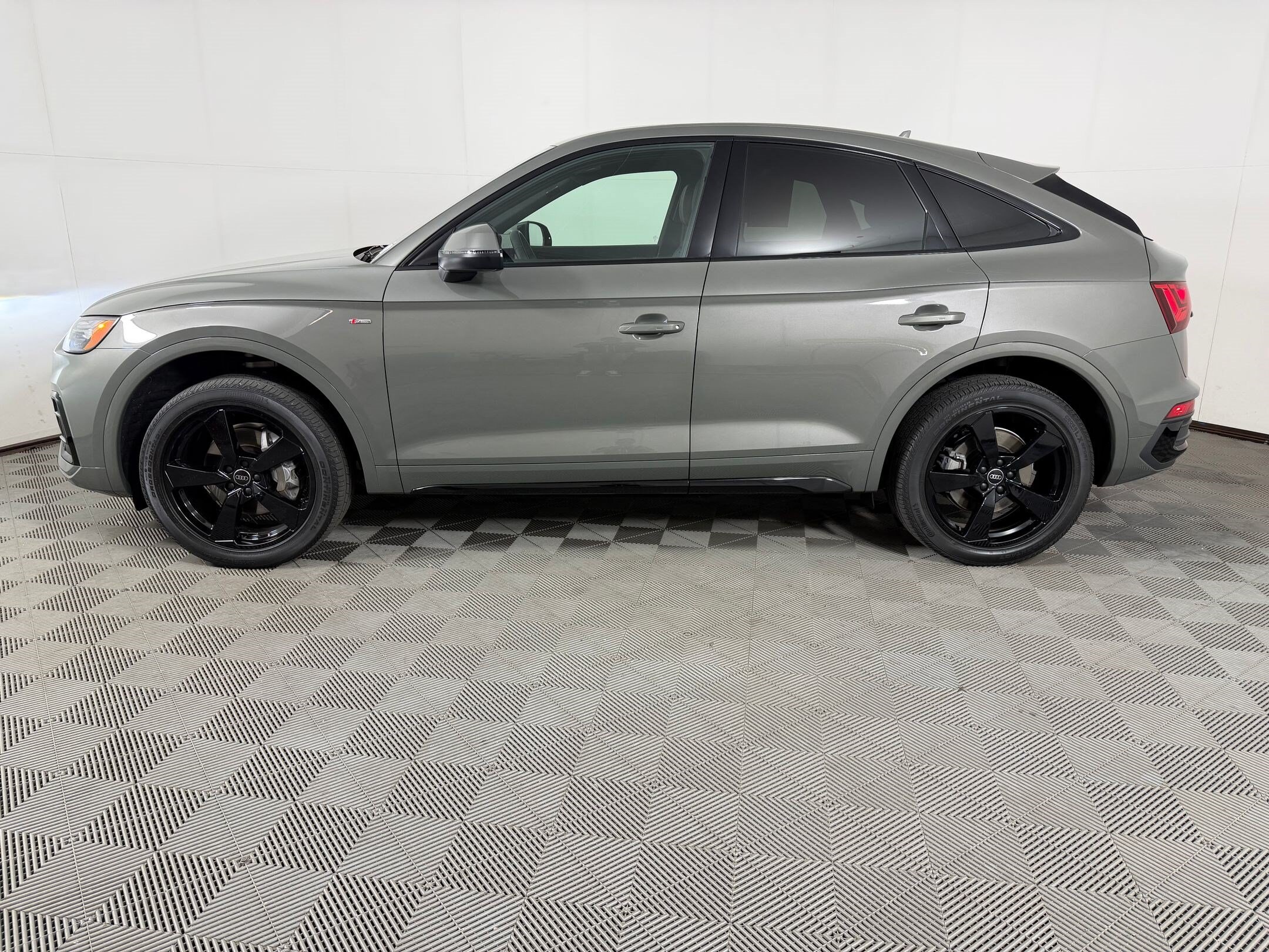 Q5 Sportback S Line Premium Plus SUV