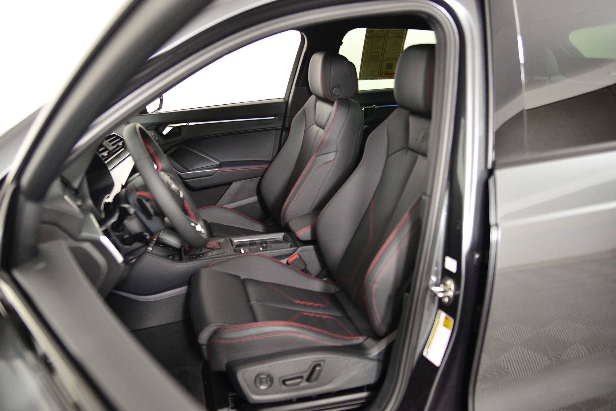 2025 Audi Q3 S line Premium Plus photo 4