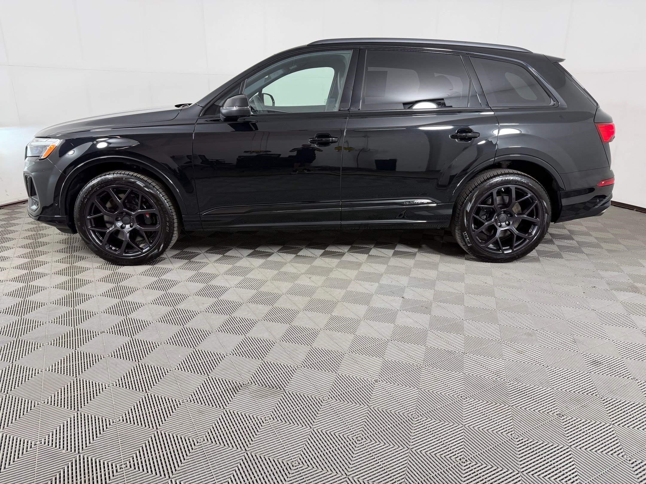 SQ7 Premium Plus SUV