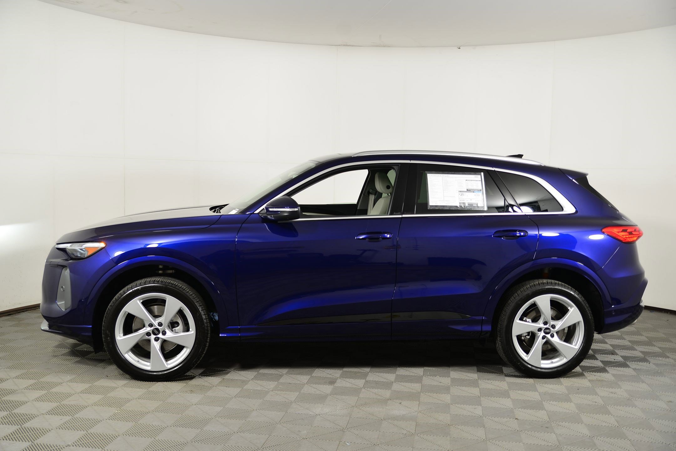 2025 Audi Q5 2.0T Premium Plus photo 2