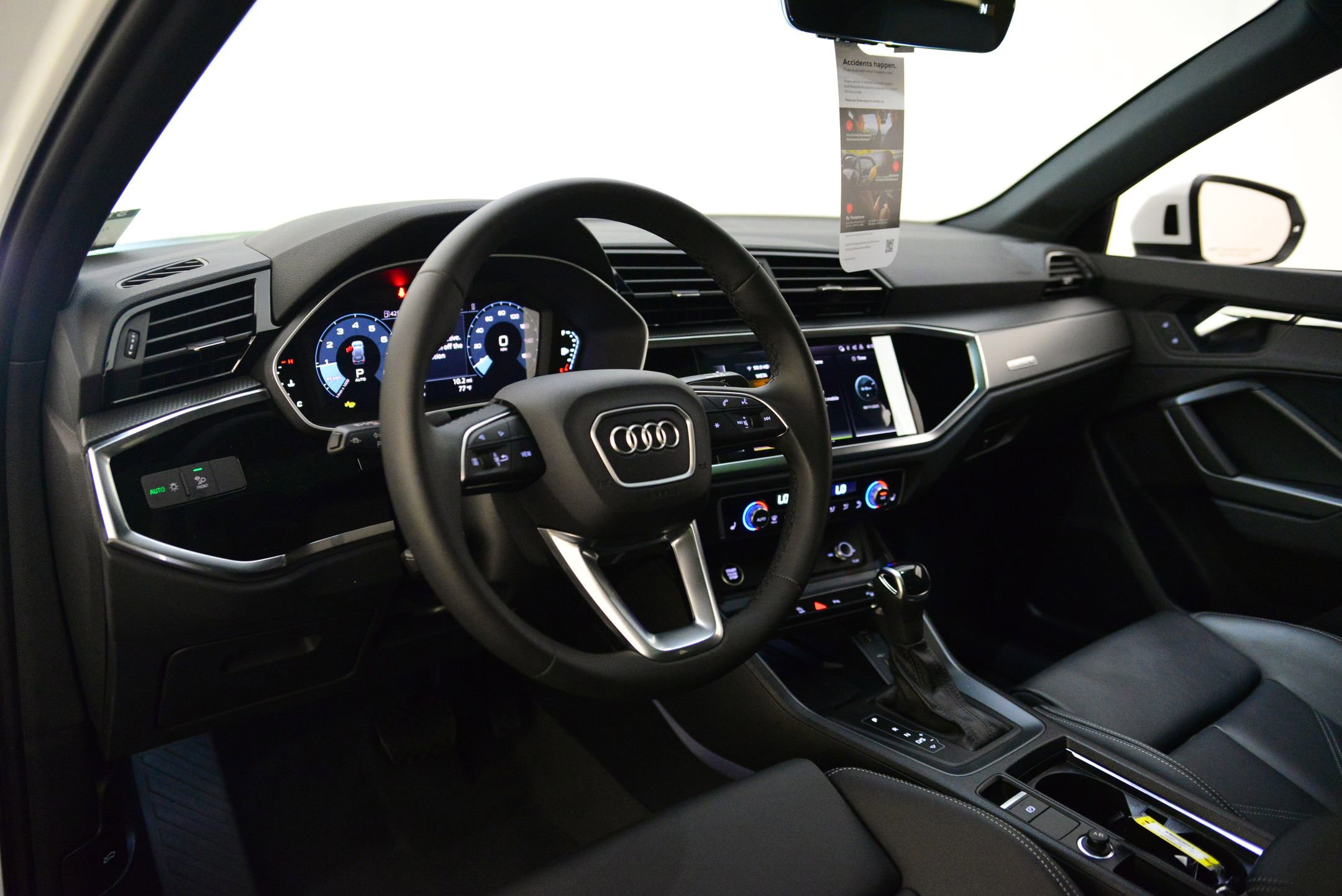 2025 Audi Q3 S line Premium photo 3