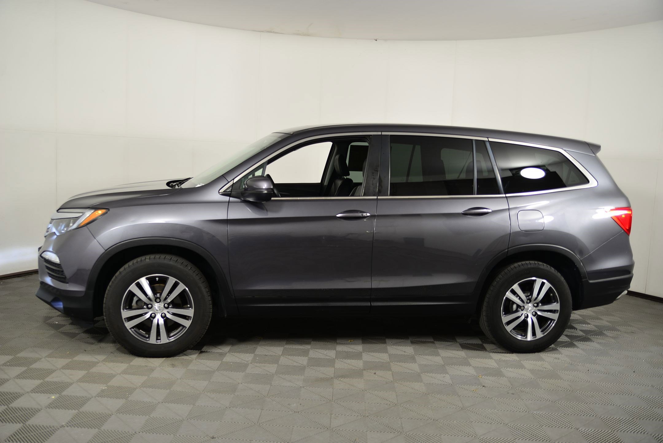 2017 Honda Pilot EX-L photo 2