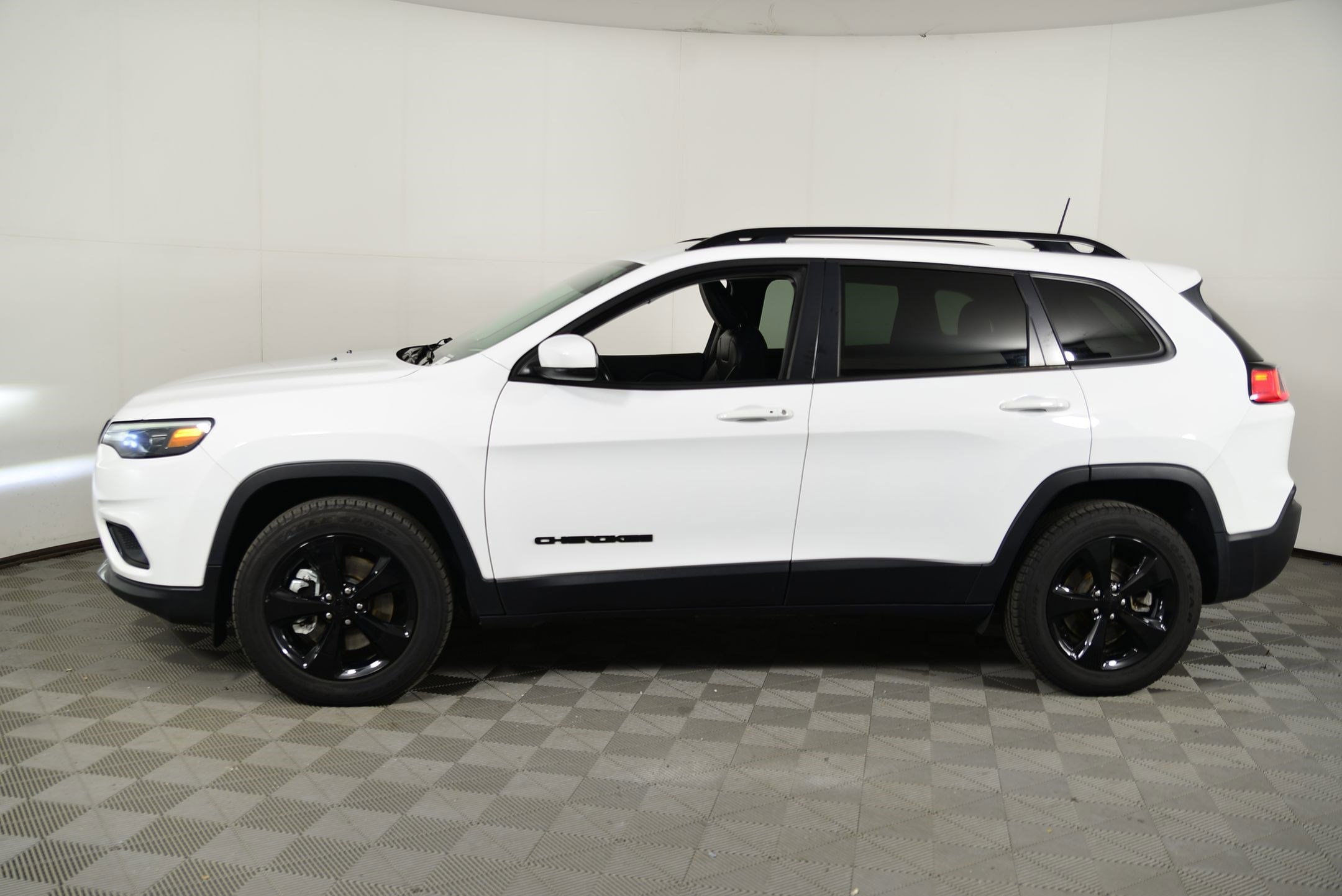 Used 2021 Jeep Cherokee Altitude with VIN 1C4PJMLB7MD186604 for sale in Rockville, MD