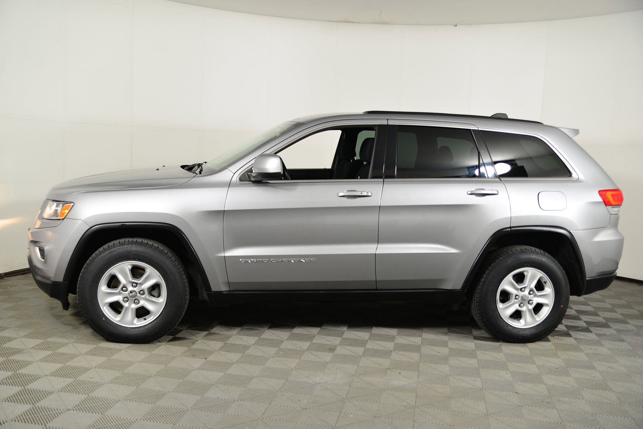 Used 2014 Jeep Grand Cherokee Laredo with VIN 1C4RJFAG0EC251254 for sale in Rockville, MD