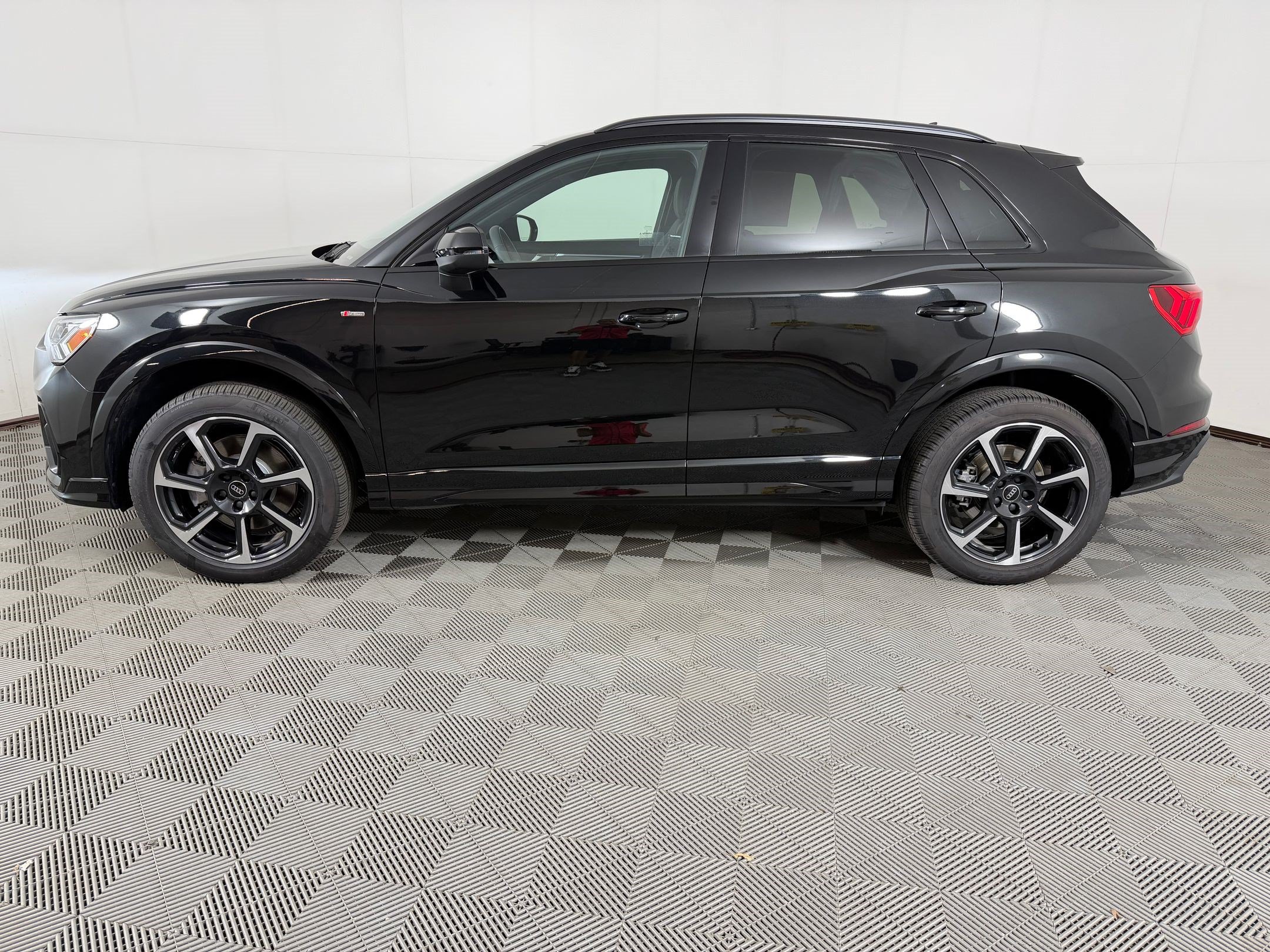 Q3 S Line Premium Plus SUV