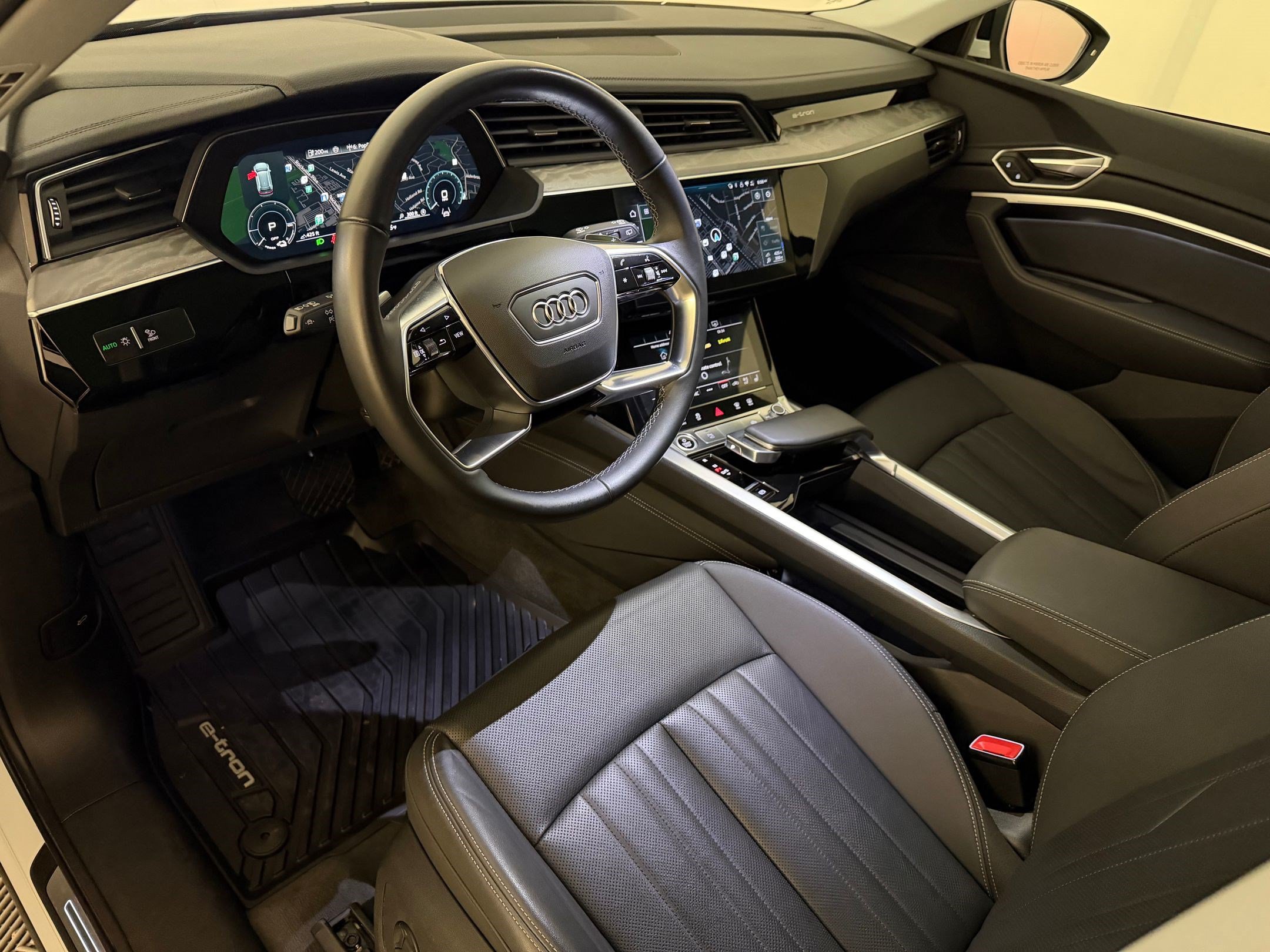 Q8 E-tron Premium Plus SUV