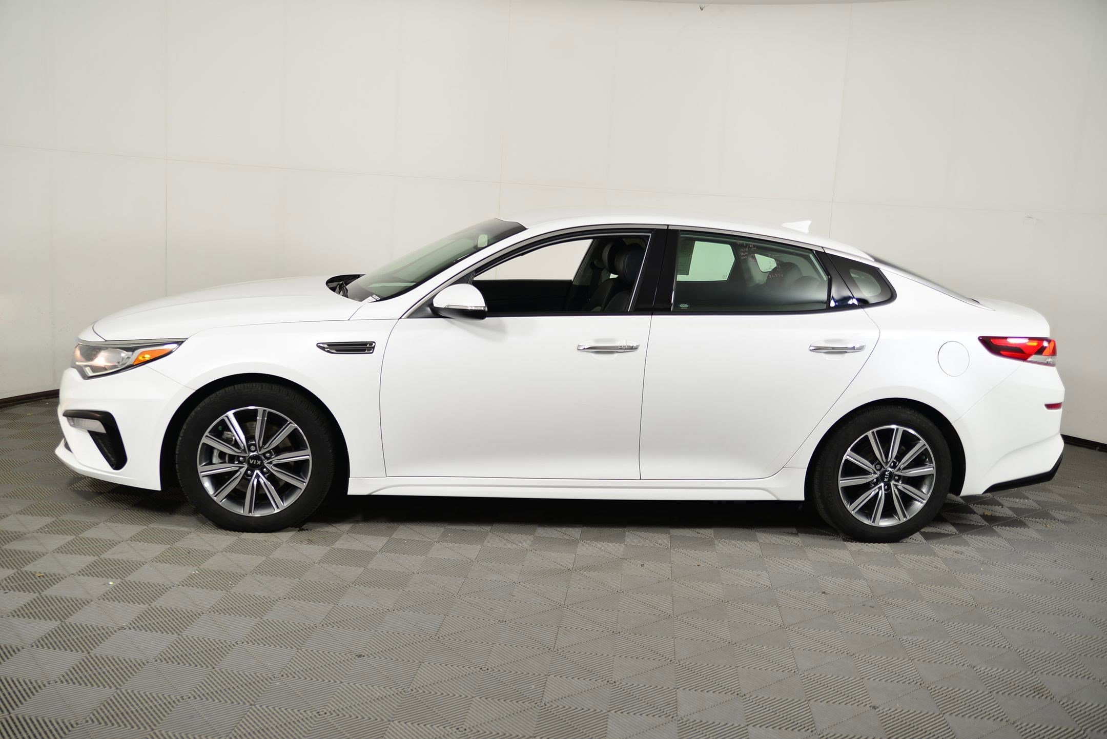2019 Kia Optima EX photo 2