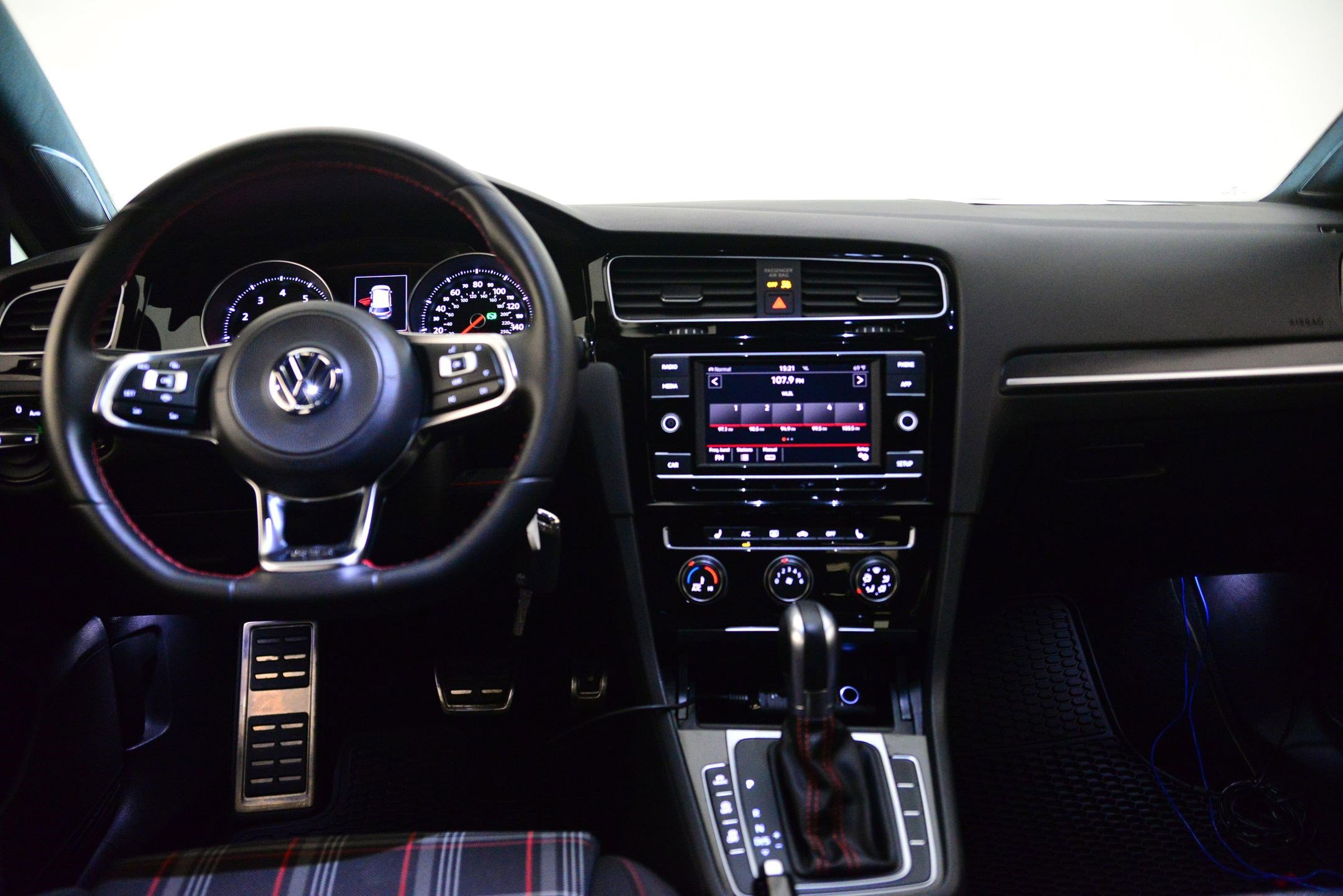 2019 Volkswagen Golf GTI S photo 3