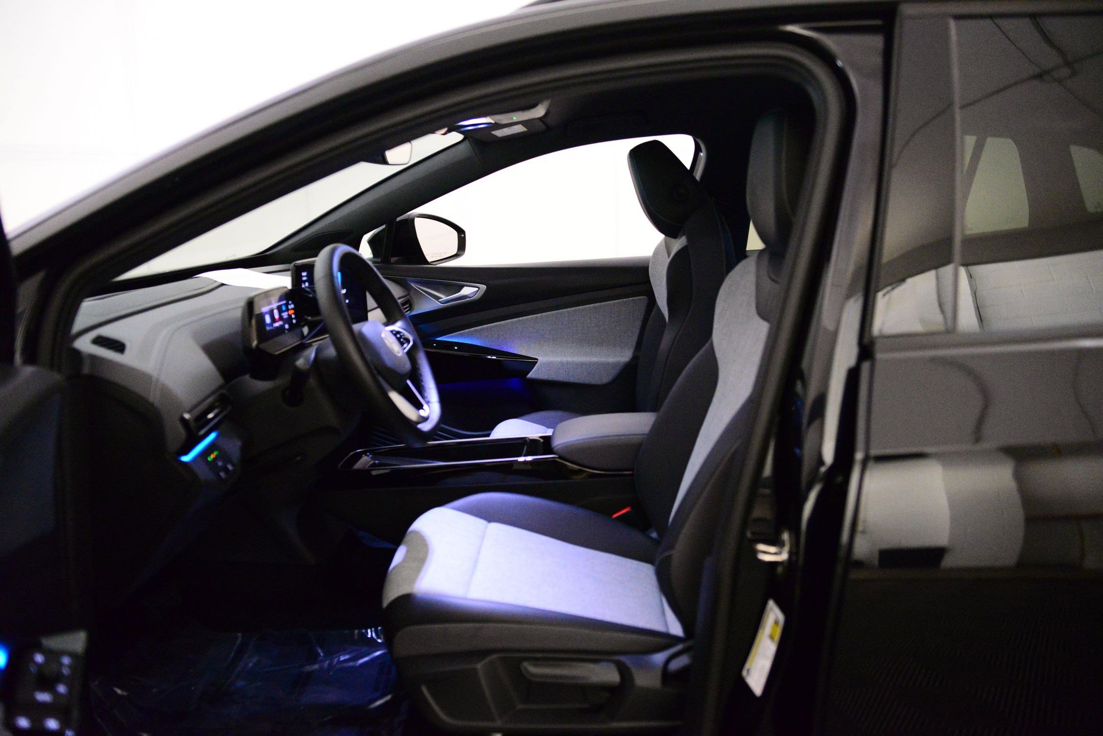 2023 Volkswagen ID.4 Pro photo 3